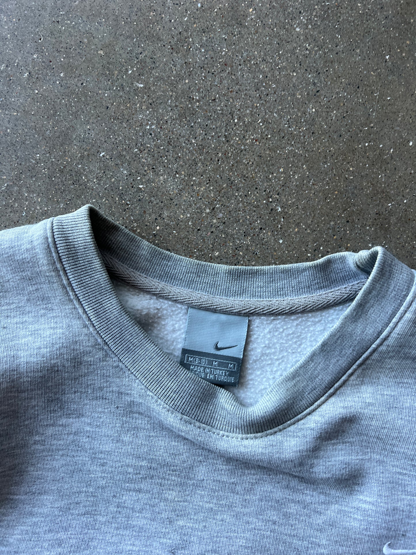 Vintage Heather Gray Minimalist Nike Crew Neck Sweater - M