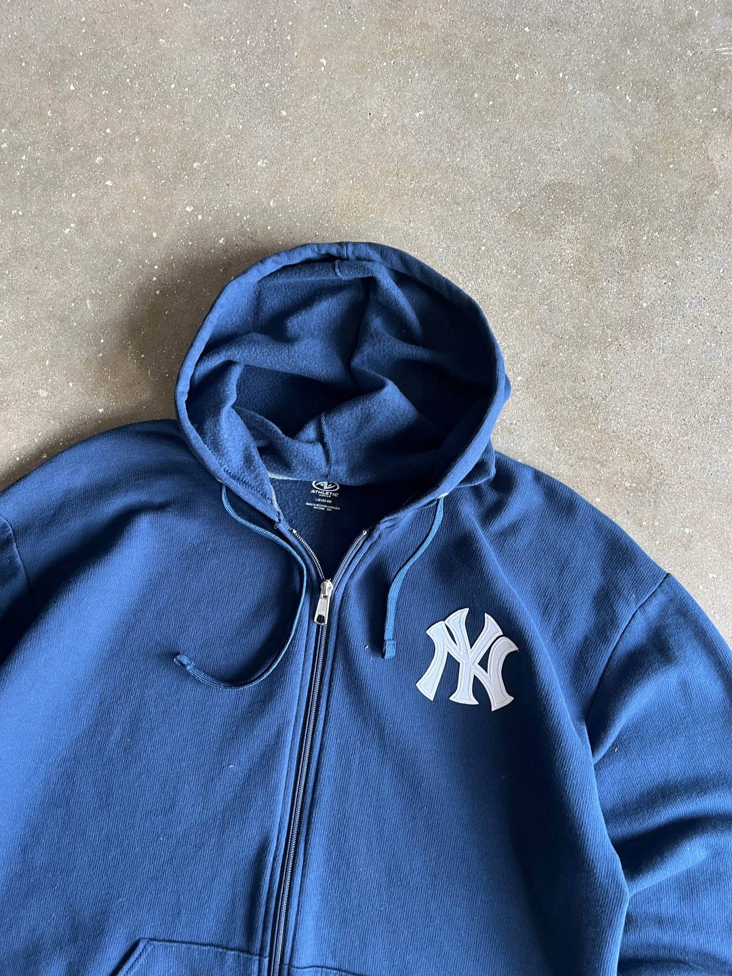 Vintage Navy Yankees Logo Hoodie - L