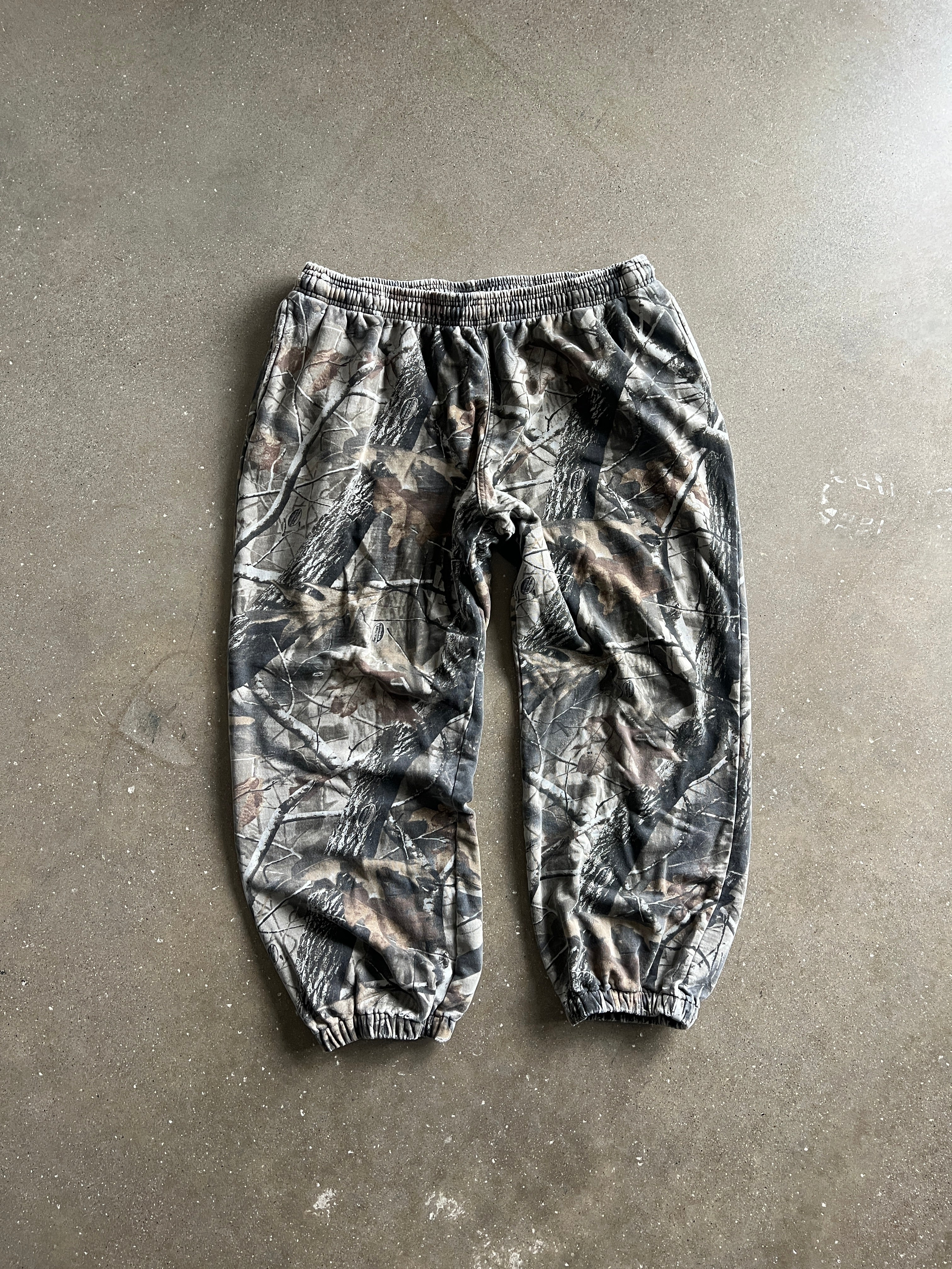 Vintage Outfitters Ridge Camo Sweatpants - L