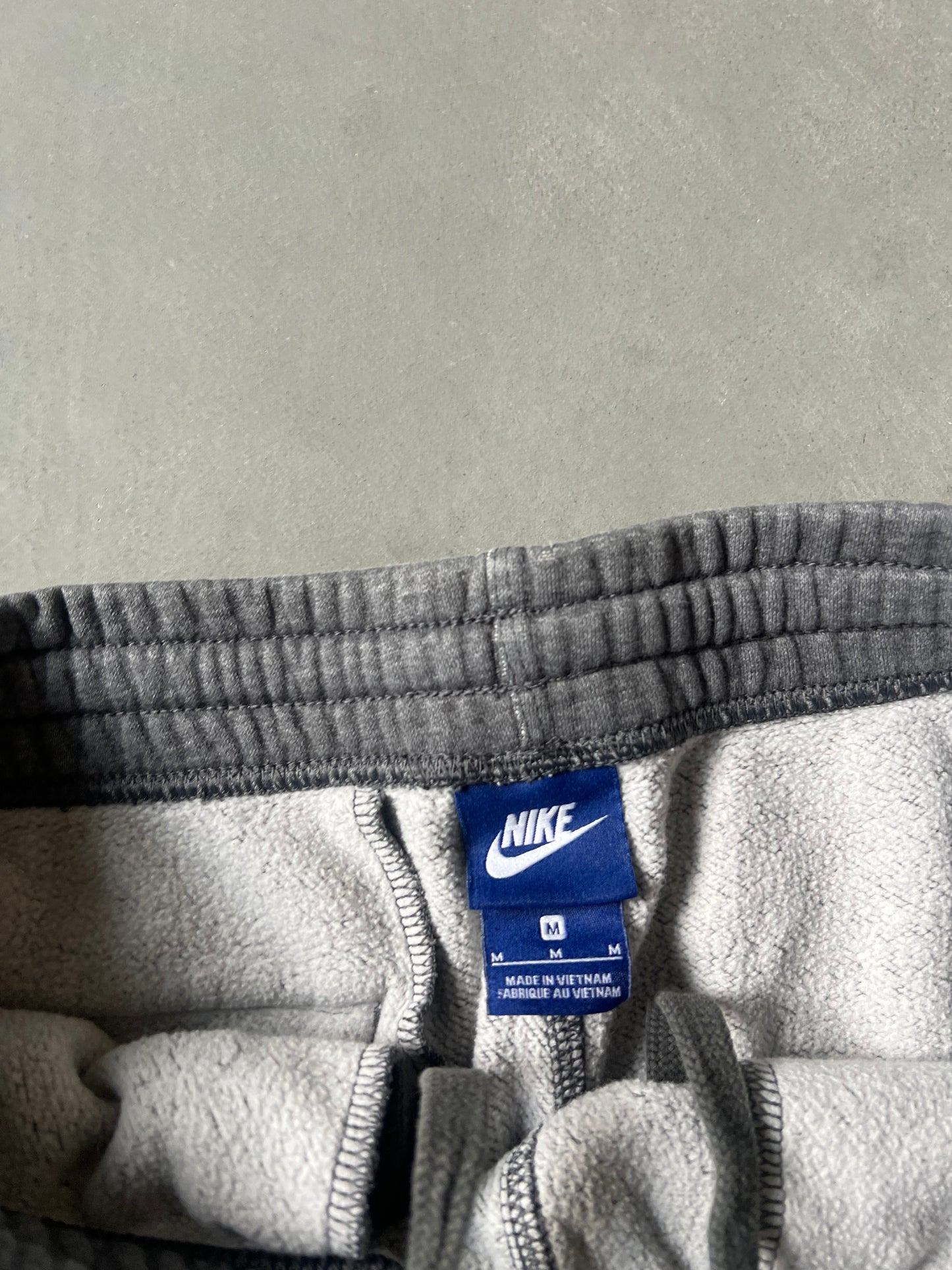 Vintage Grey Nike Baggy Sweatpants - M