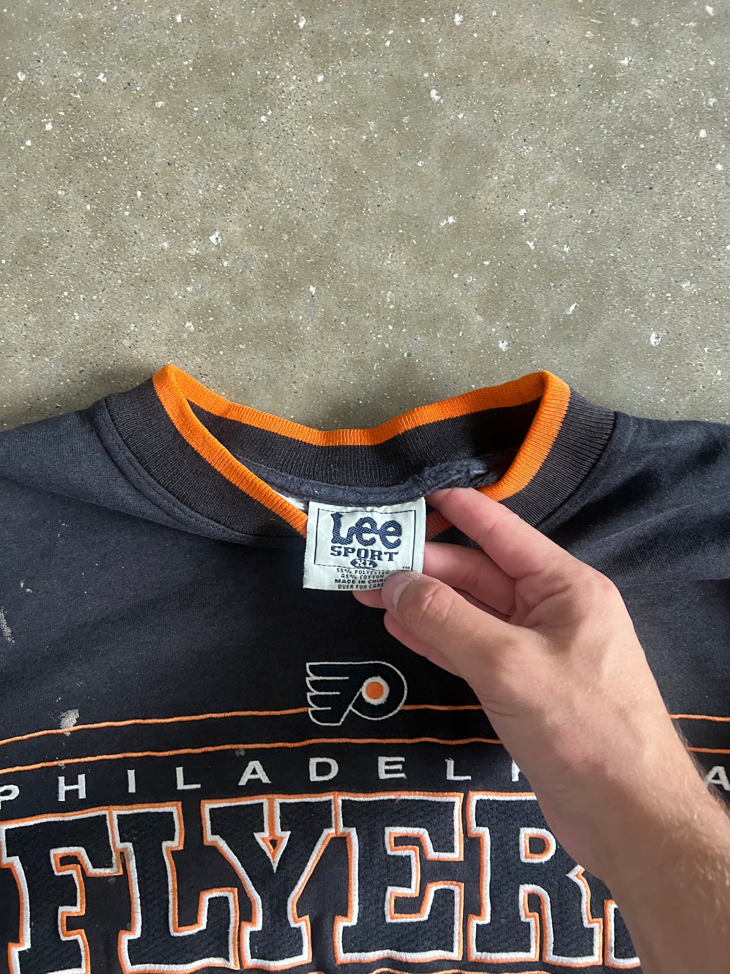 Vintage Black Distressed NHL Philadelphia Flyers Sweater - XL