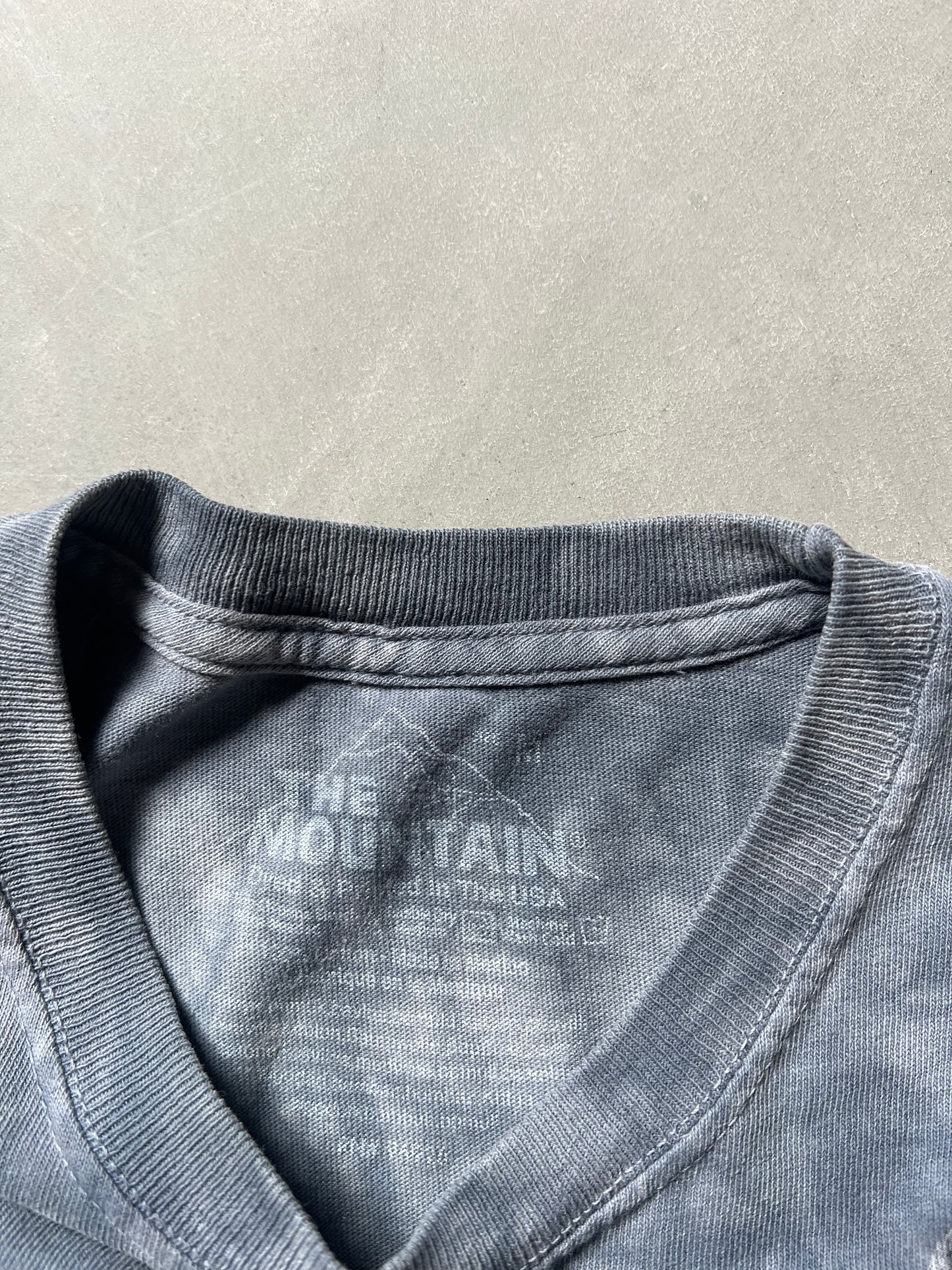 Vintage Blue Wolf The Mountain Tee - M