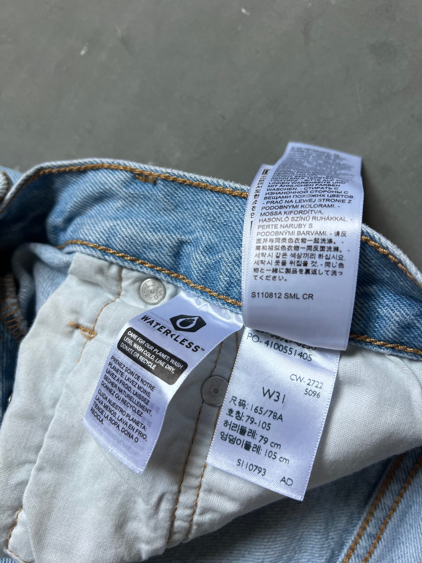 Levi 501 Light Wash Denim Shorts - 31
