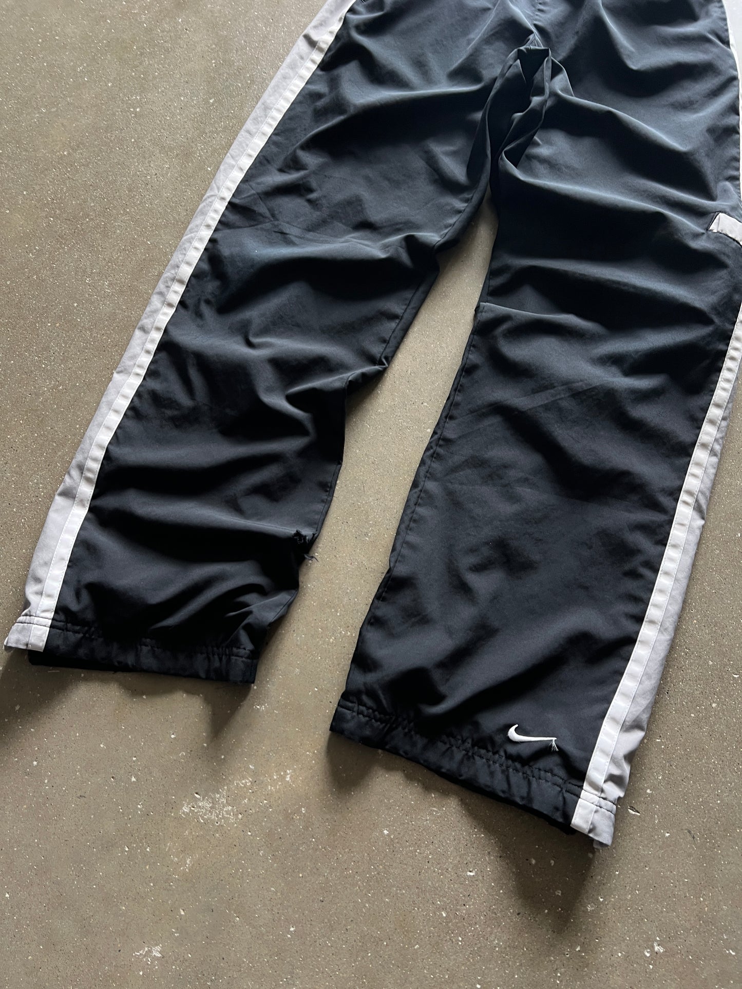 Vintage Black Nike Track Pants - YXL