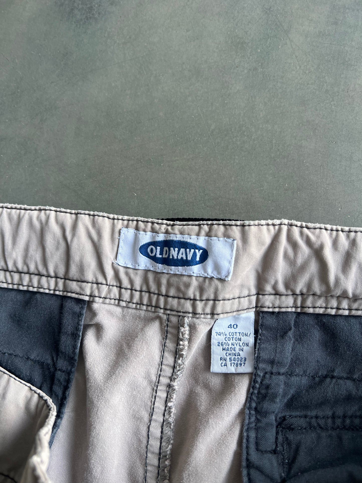 Vintage White Old Navy Baggy Shorts - 40