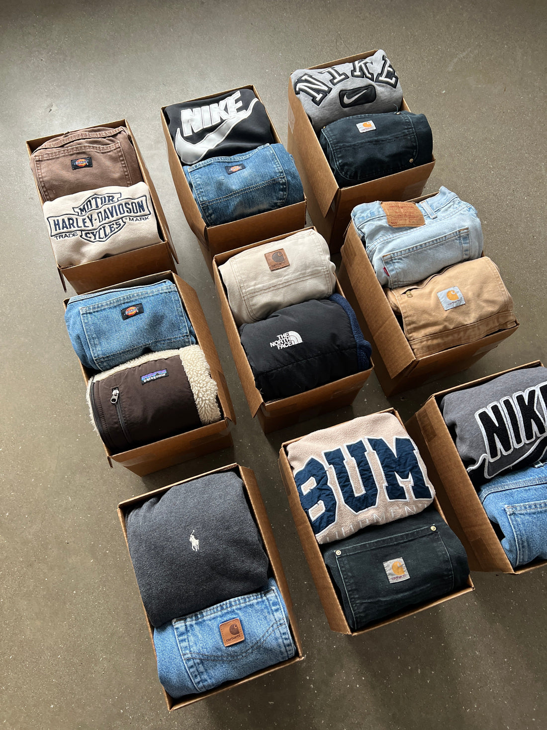 WHAT IS A CURATED VINTAGE OUTFIT BOX?