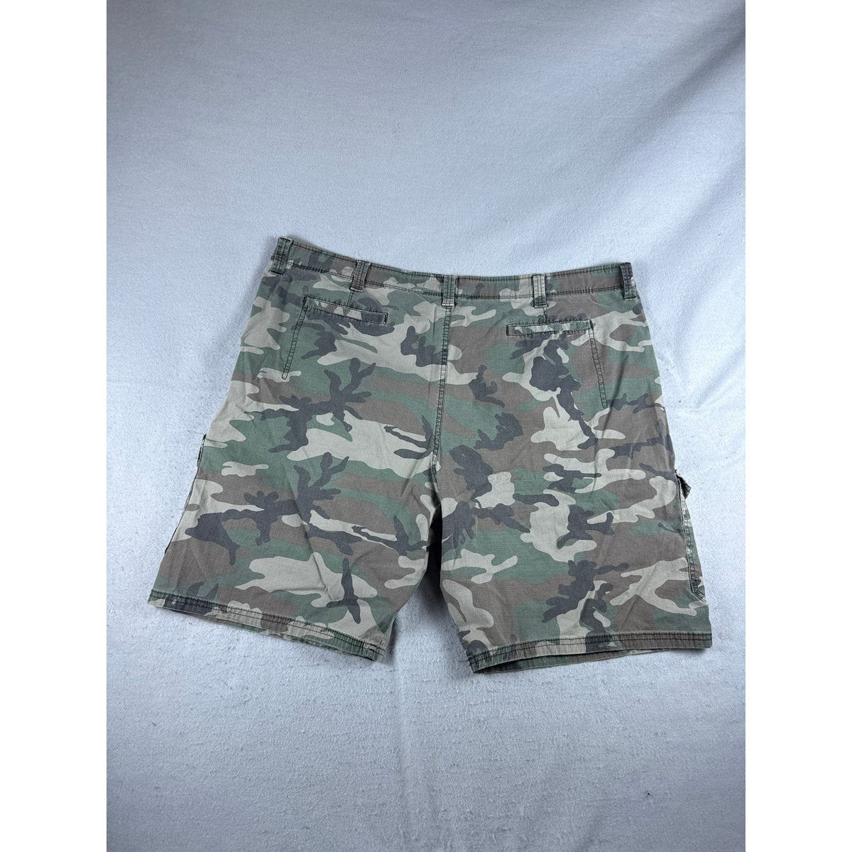 Wrangler Camo Relaxed Fit Cargo Shorts - L