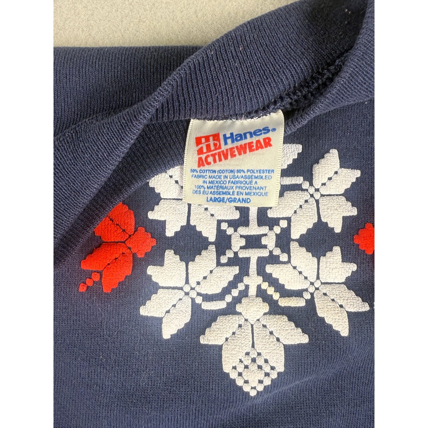 Vintage Hanes Snowflake Sweatshirt - L