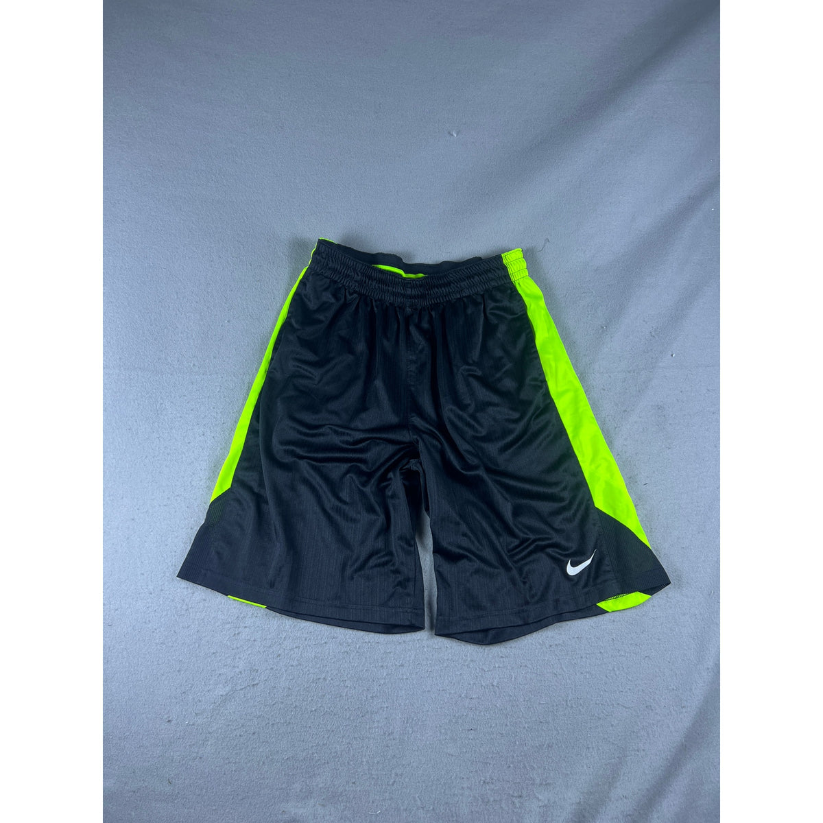 Nike Basketball Shorts - XL
