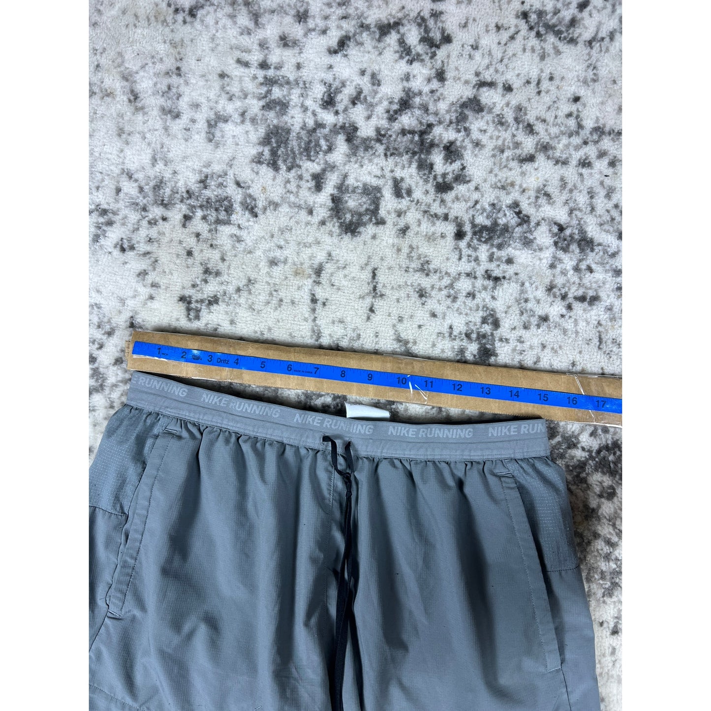 Nike Dri-FIT Mens Gray Shorts - L