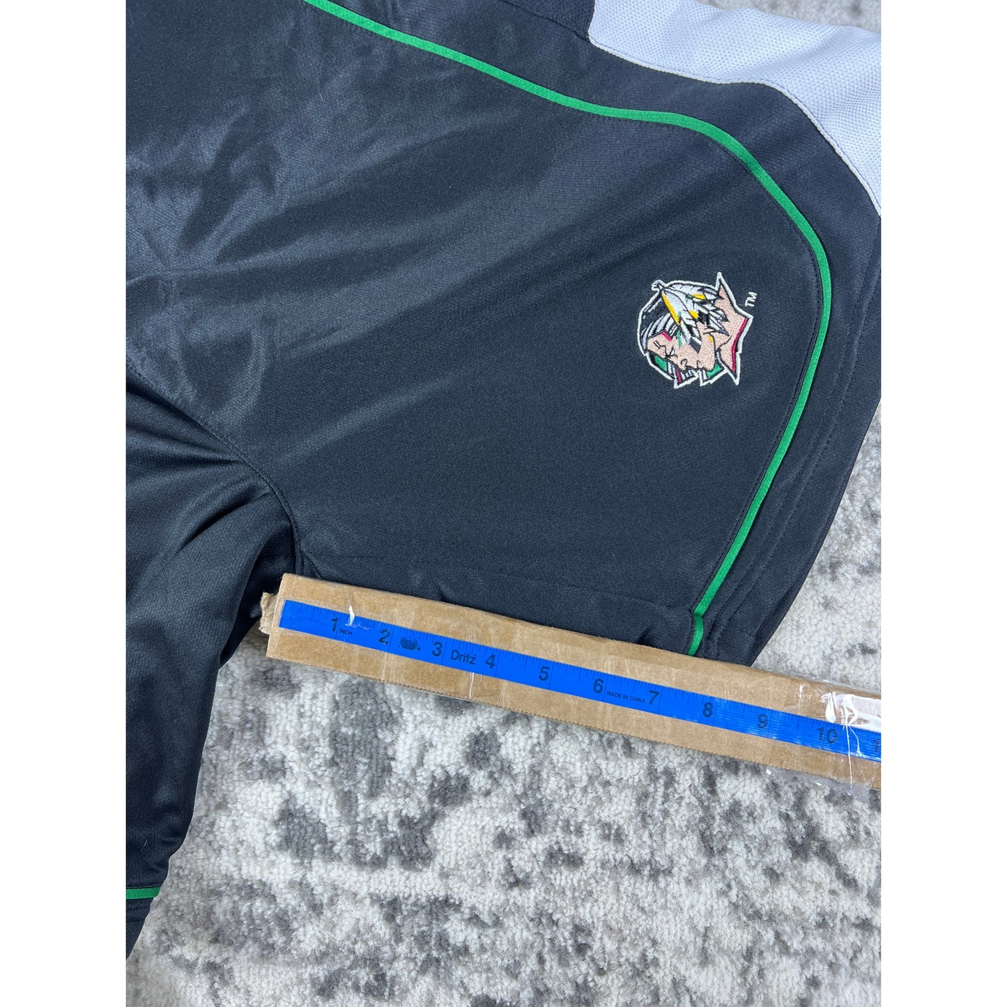 Vintage UND Fighting Sioux Basketball Shorts - M