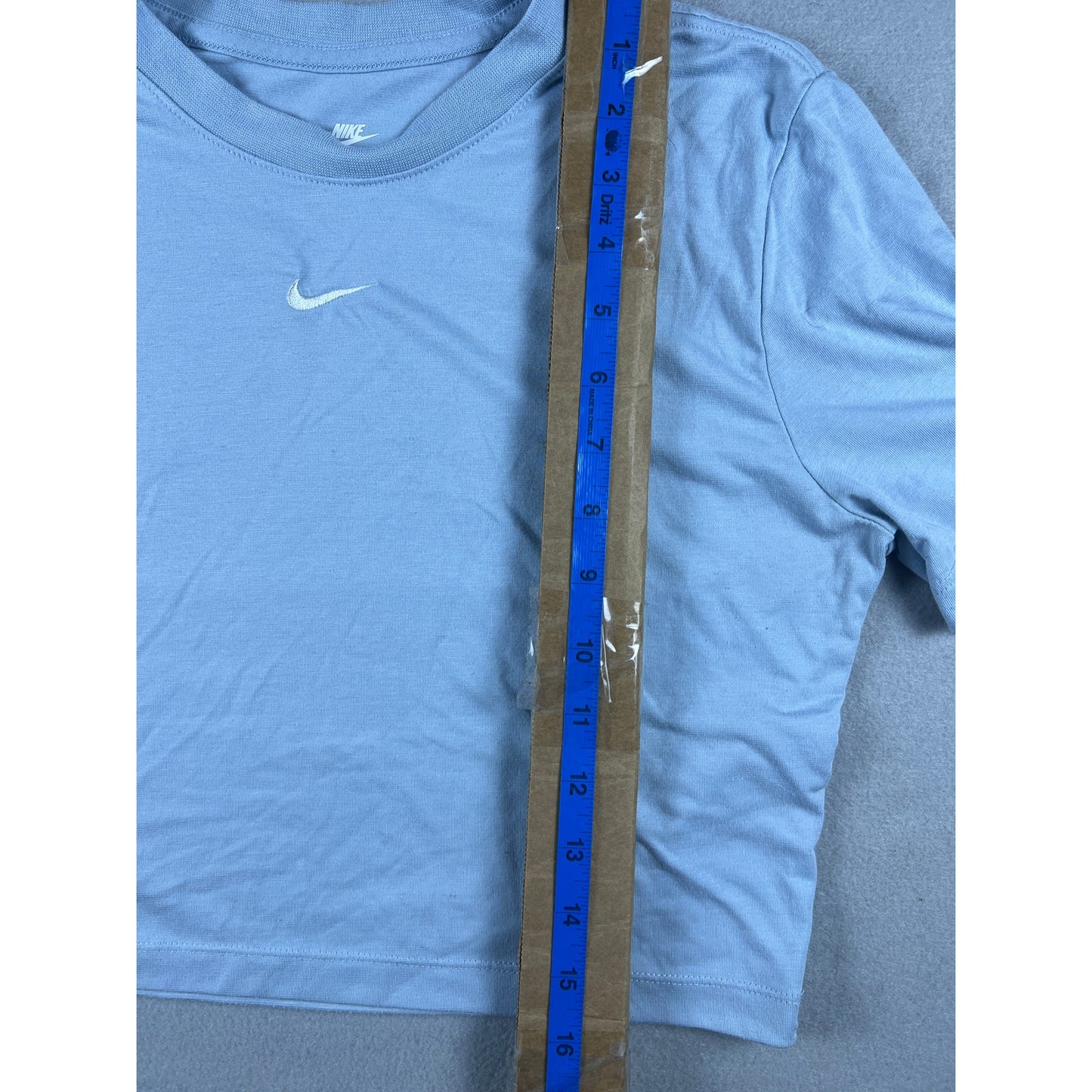 The Nike Cropped Tee Womens - M