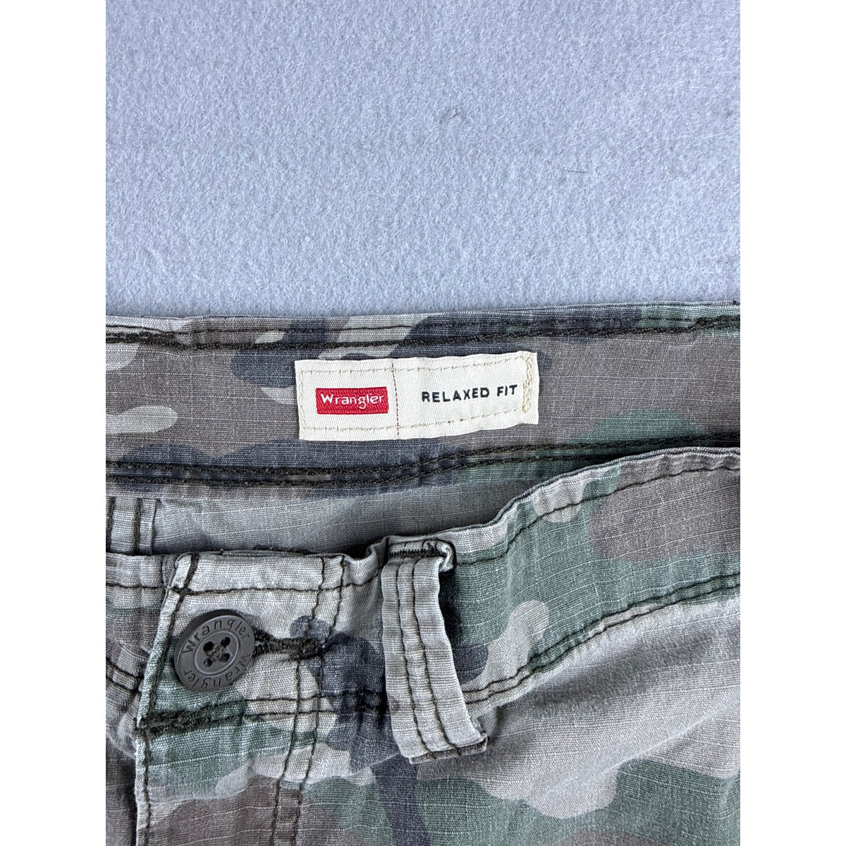 Wrangler Camo Relaxed Fit Cargo Shorts - L