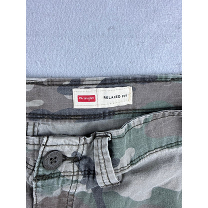 Wrangler Camo Relaxed Fit Cargo Shorts - L