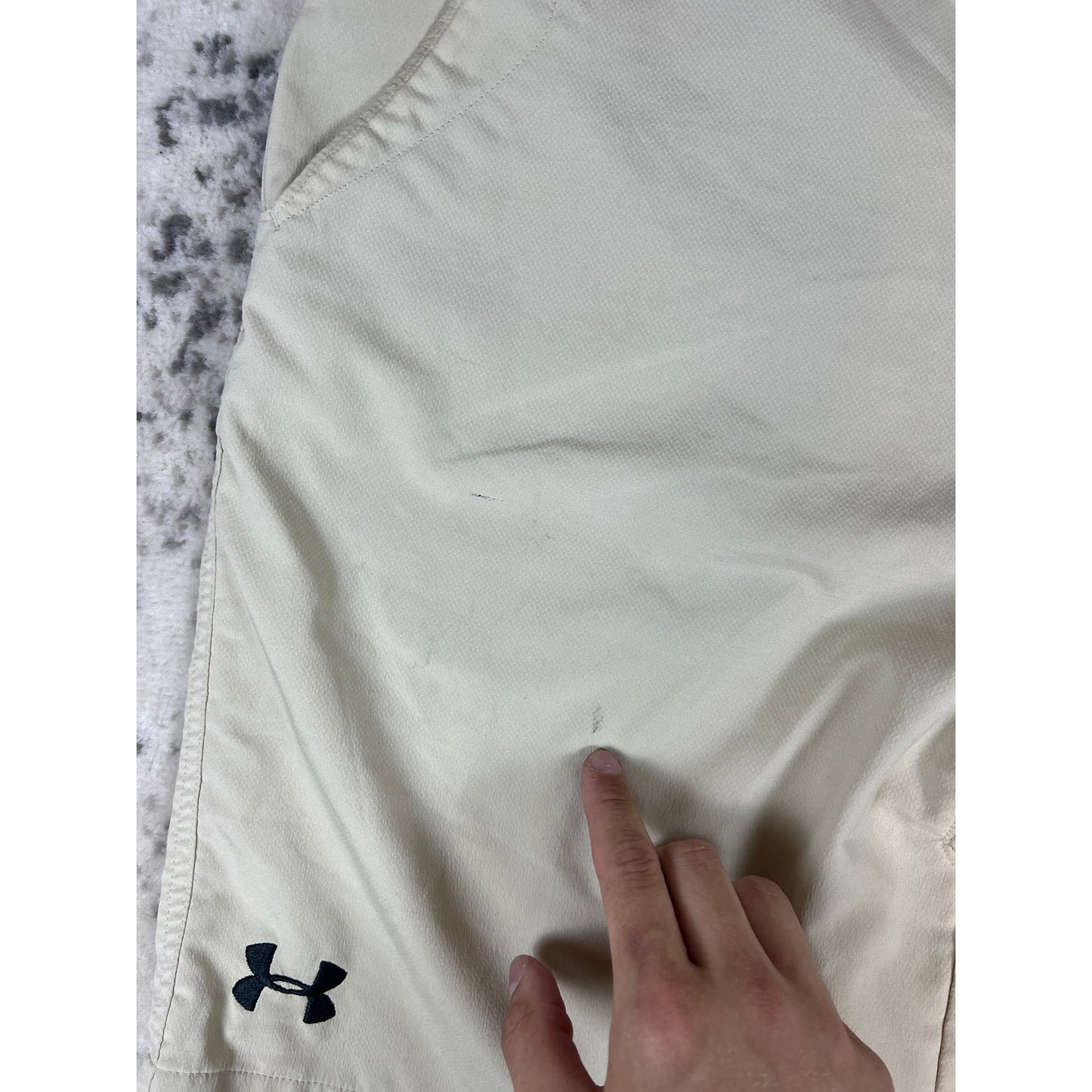 Under Armour Men's Beige Golf Shorts - 36