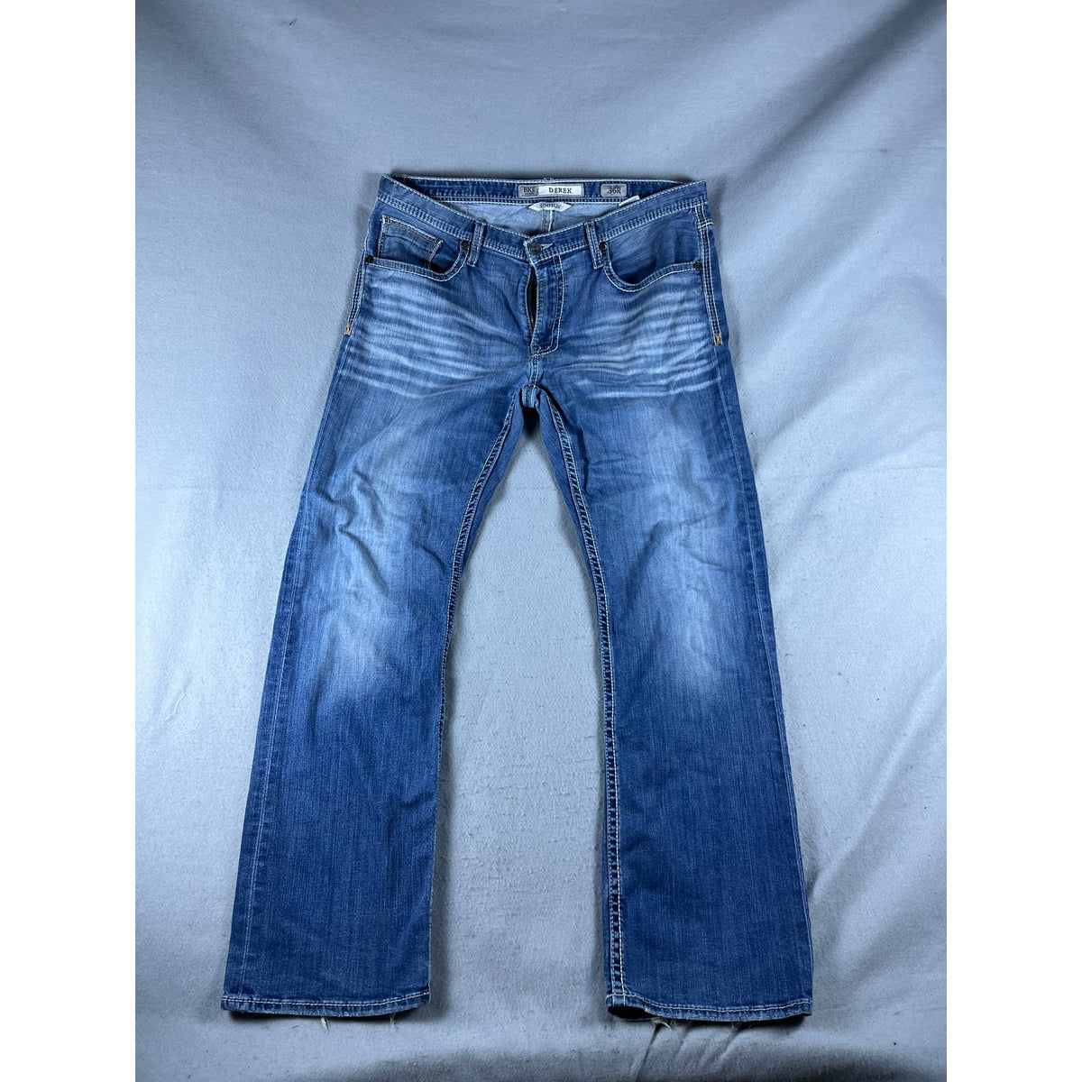 BKE Denim Derek Jeans Mens 36x30 Bootleg Blue Medium Wash Embroidered Pockets