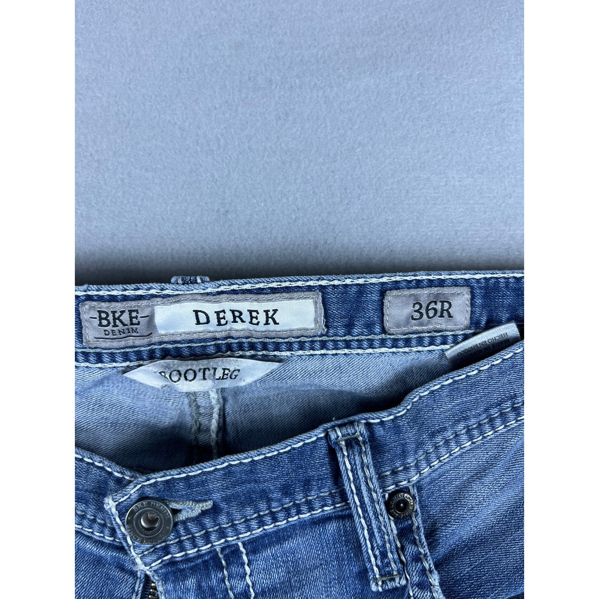 BKE Denim Derek Jeans Mens 36x30 Bootleg Blue Medium Wash Embroidered Pockets
