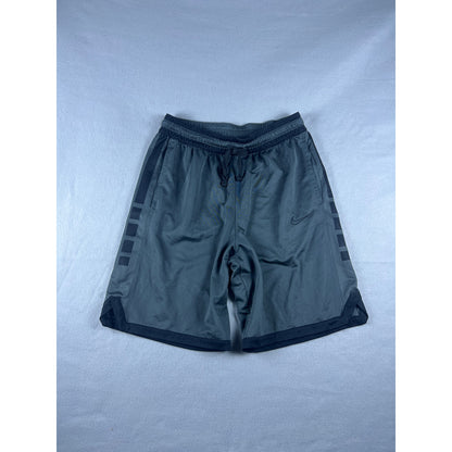 Nike Basketball Shorts - M