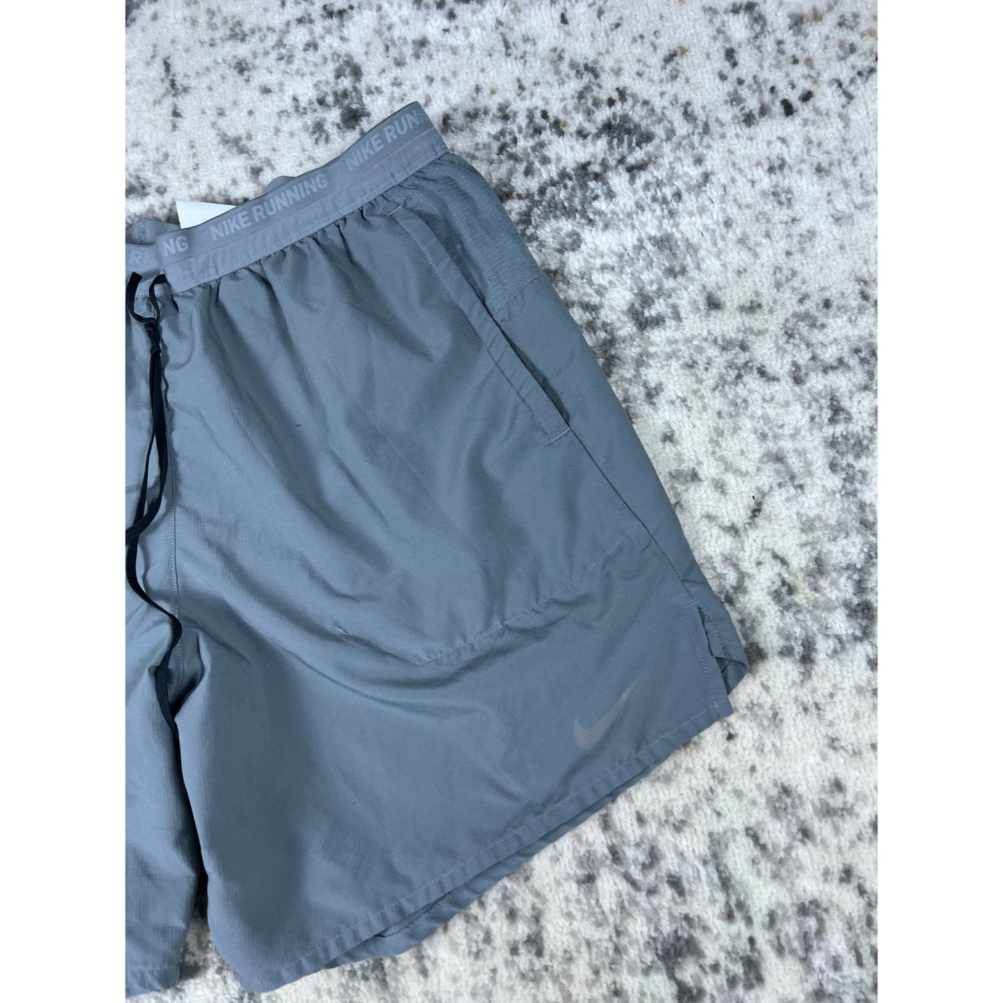 Nike Dri-FIT Mens Gray Shorts - L