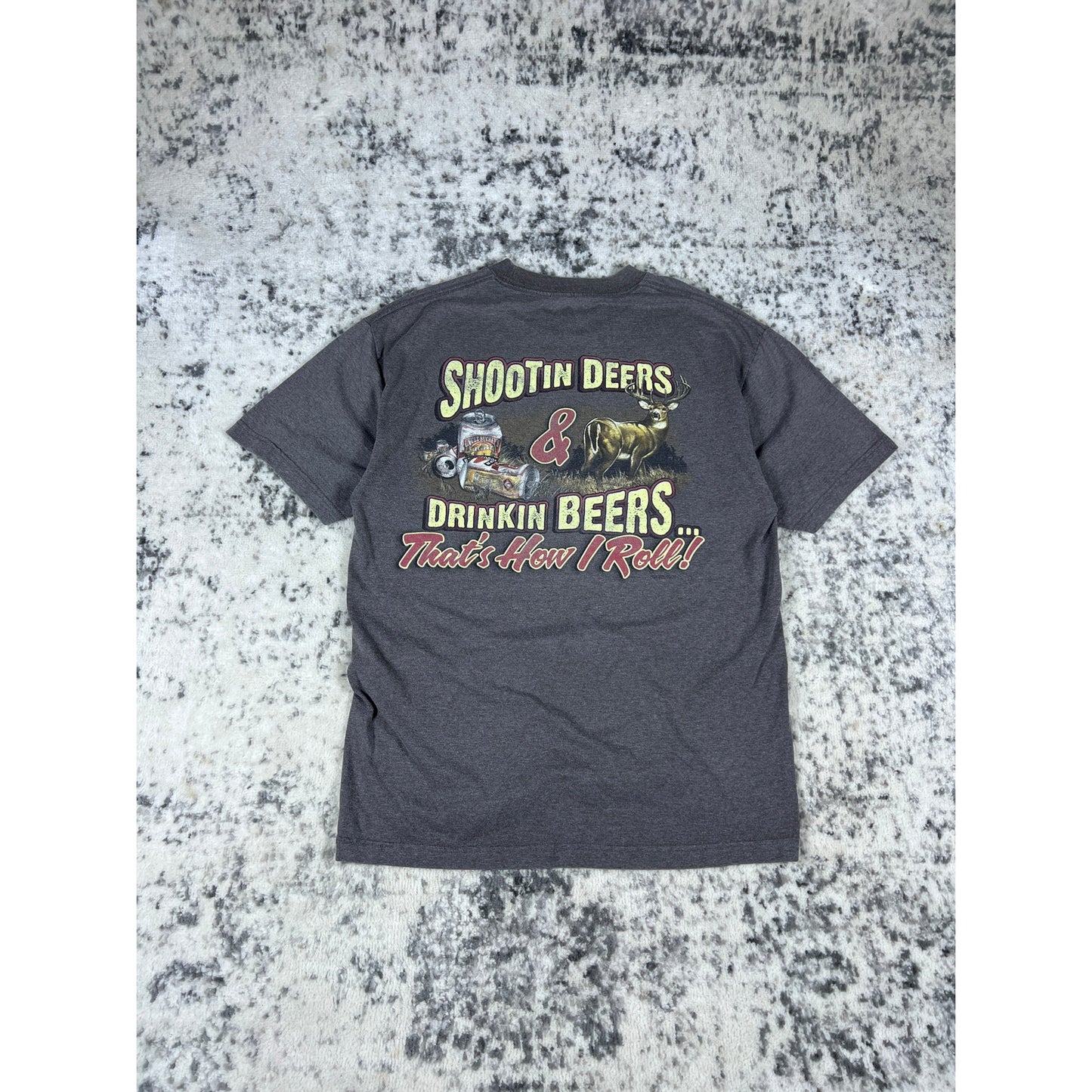 Vintage Shooting Deers Drinking Beers T-Shirt - L