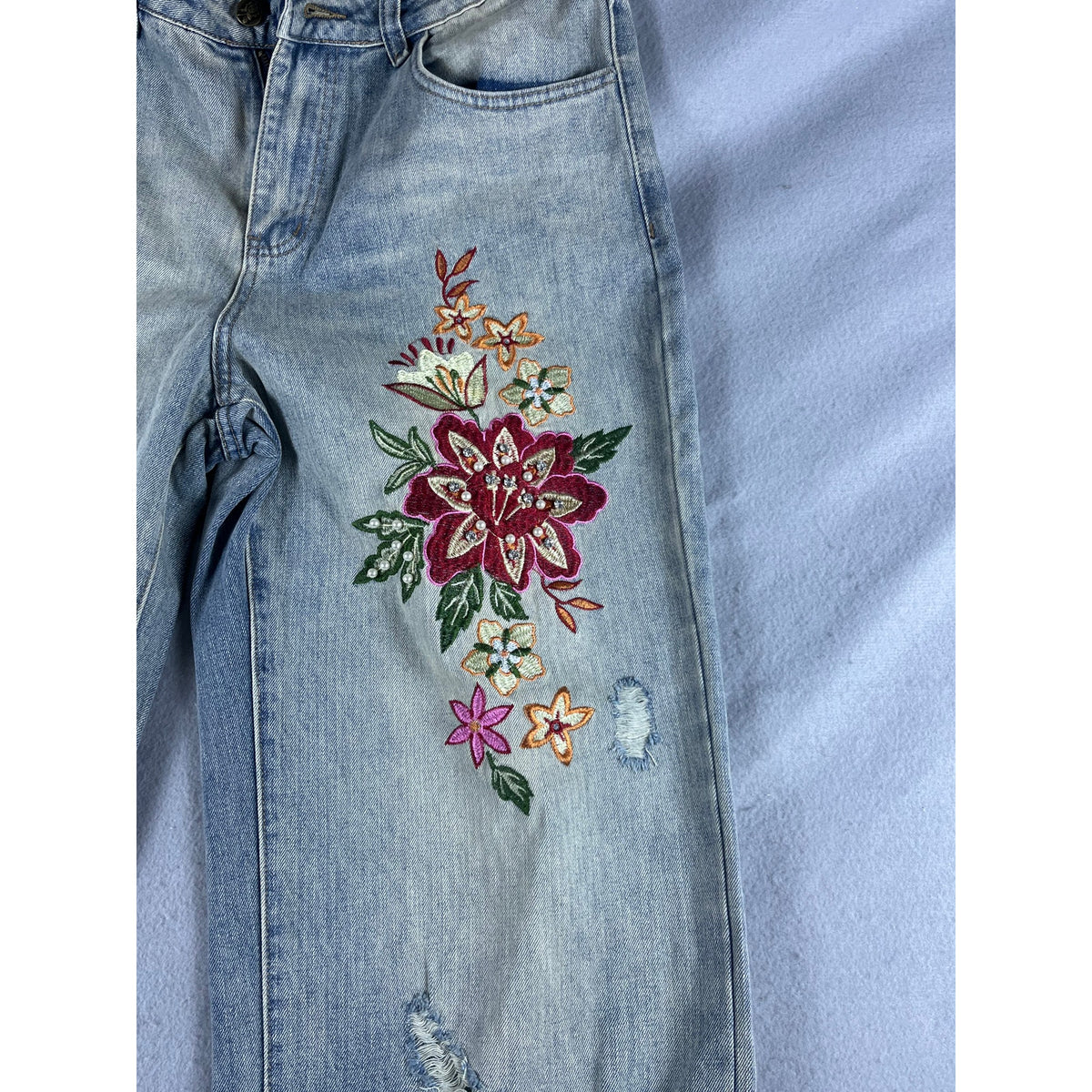 Womens Wide Leg Floral Embroidered Beaded Distressed Jeans - 30