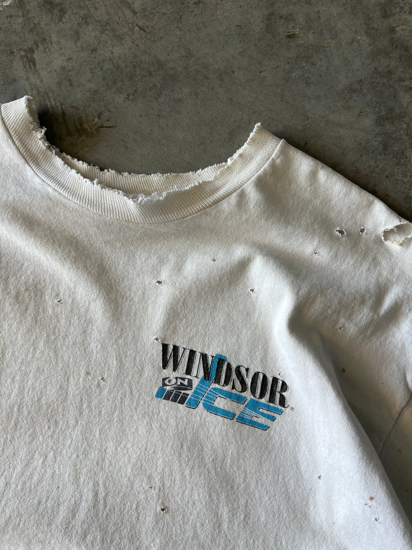 Vintage White Windsor Spellout Shirt - M/L