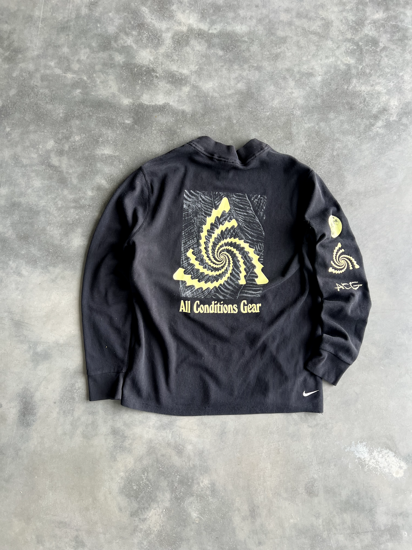Vintage Black Nike Graphic Long Sleeve - L
