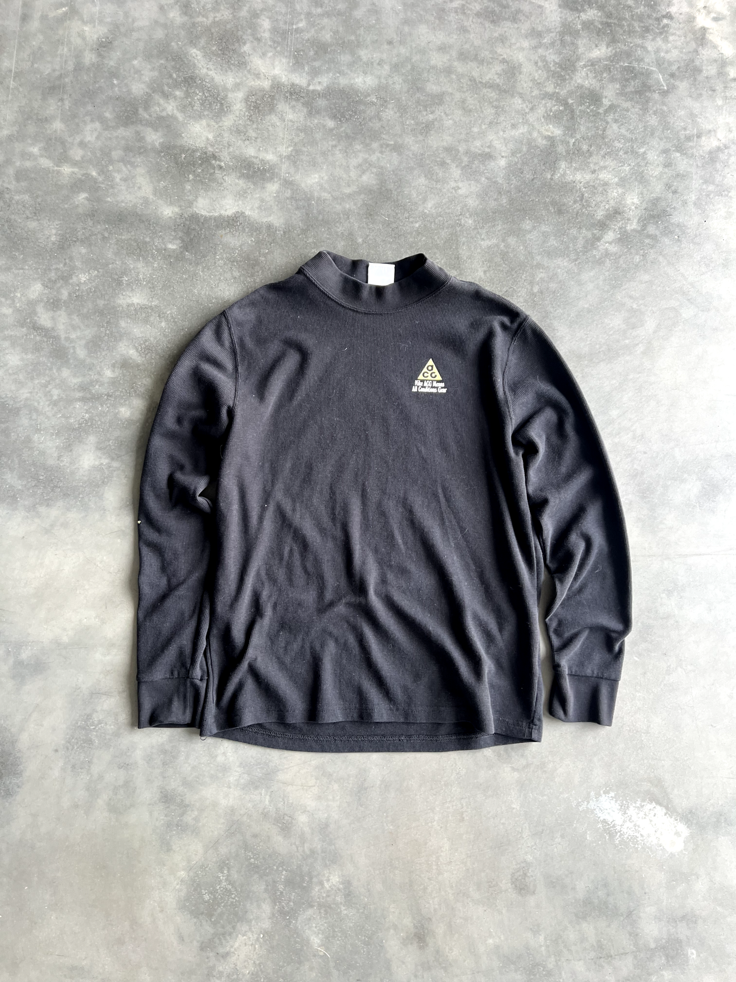 Vintage Black Nike Graphic Long Sleeve - L