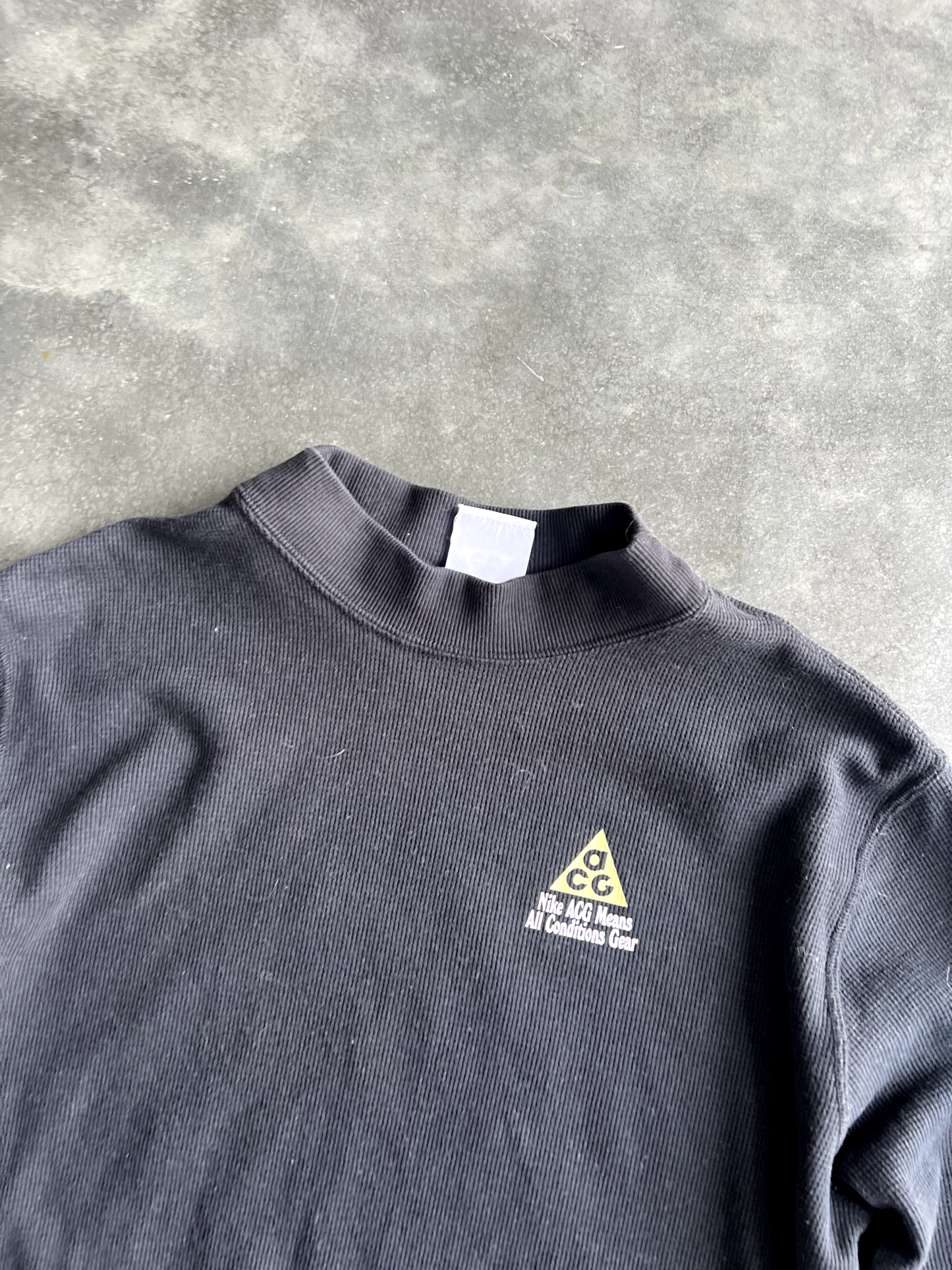 Vintage Black Nike Graphic Long Sleeve - L
