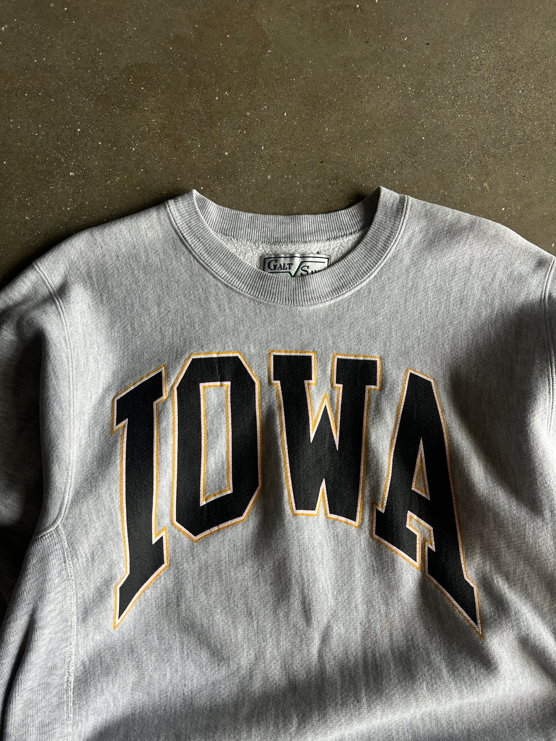 Vintage Off-White Iowa Spellout Crew - L