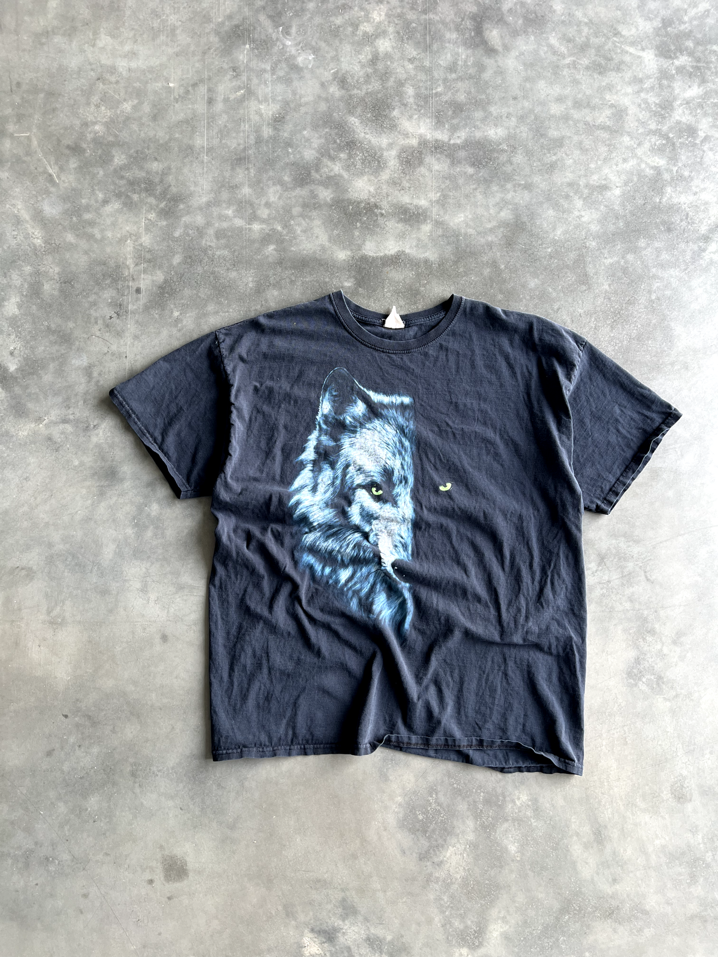 Vintage Wolf Graphic Tee - XL