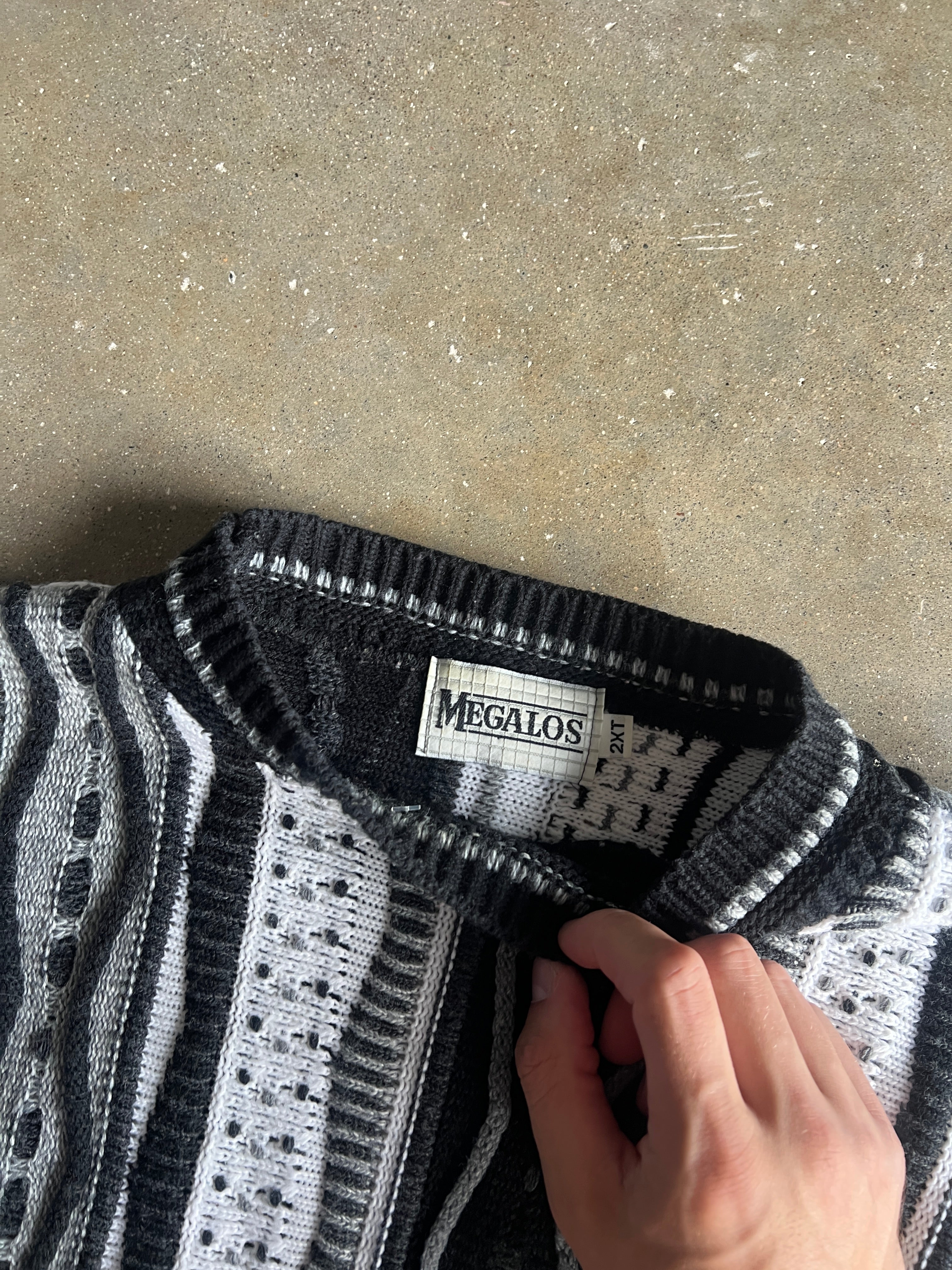 Vintage White Black Tundra Sweater - XXL