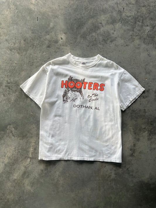 Vintage White Hooters Graphic Shirt - M