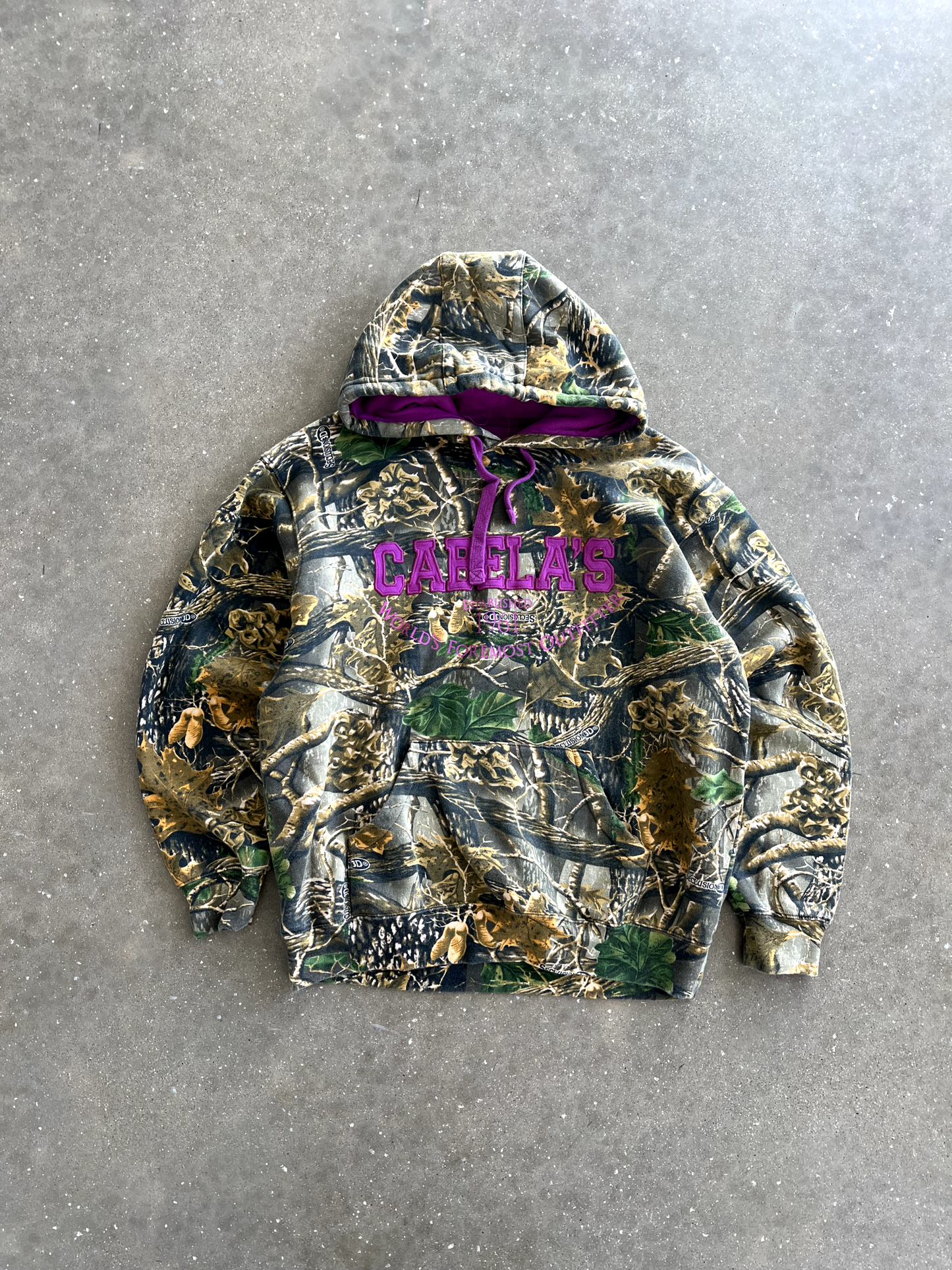 Vintage Camo Cabela's Spellout - L