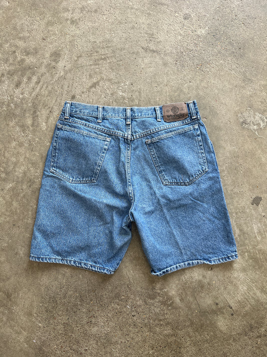 Vintage Lightwash Wrangler Shorts - 32