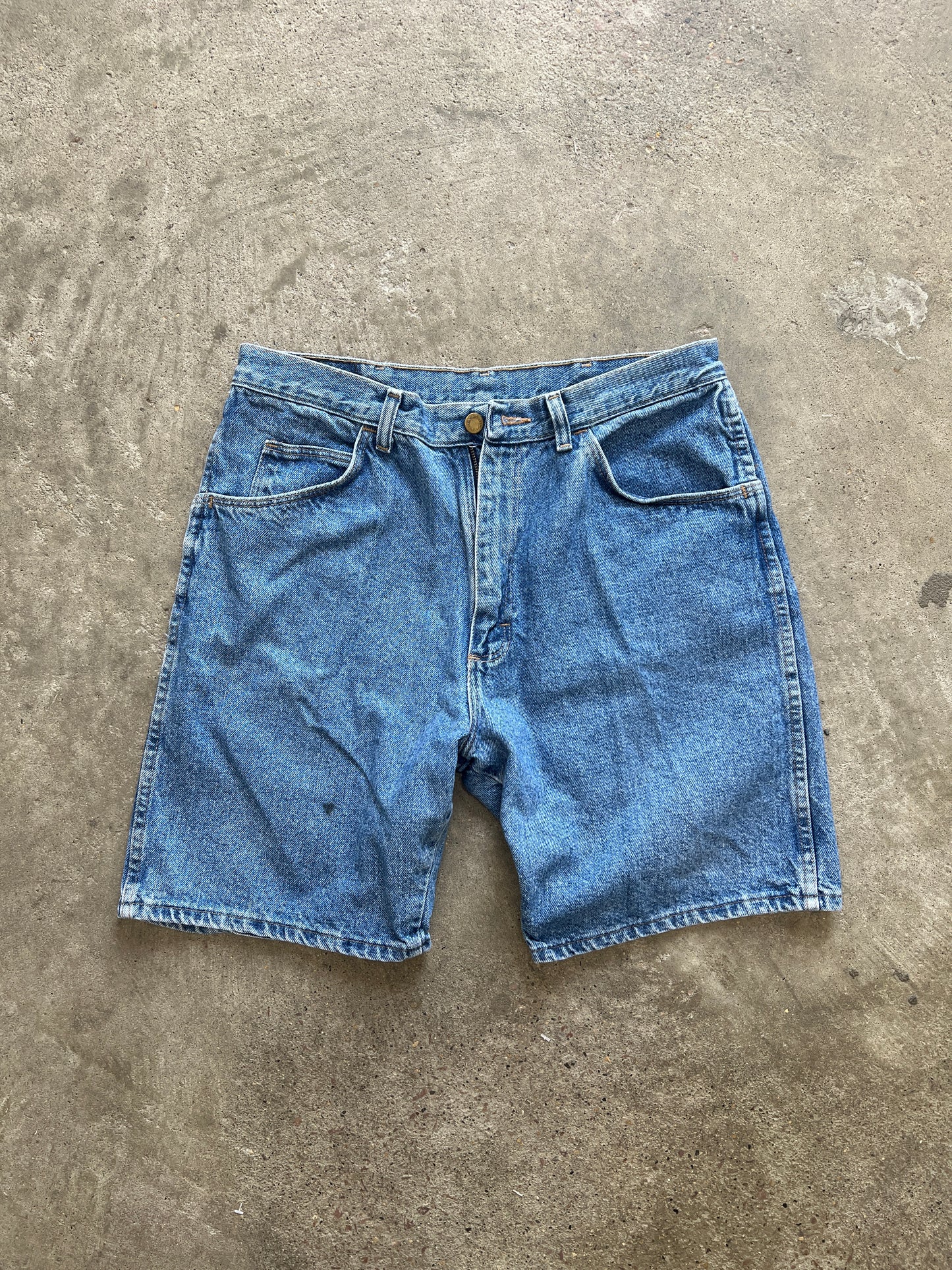 Vintage Lightwash Wrangler Shorts - 32