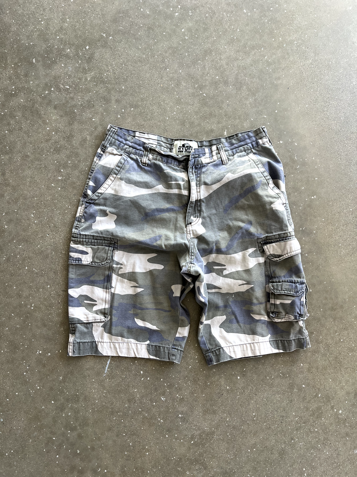 Vintage Camo Cargo Shorts - 34