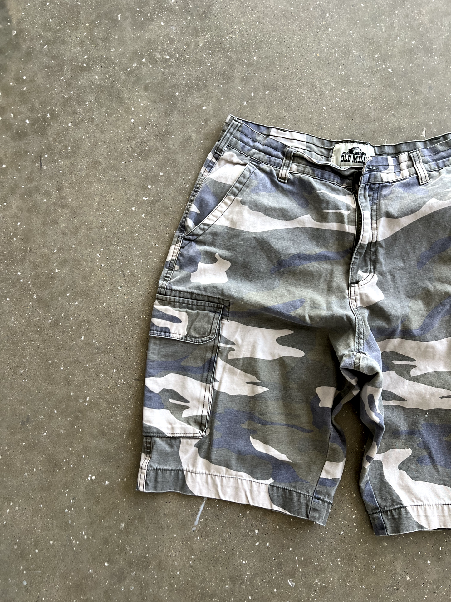 Vintage Camo Cargo Shorts - 34