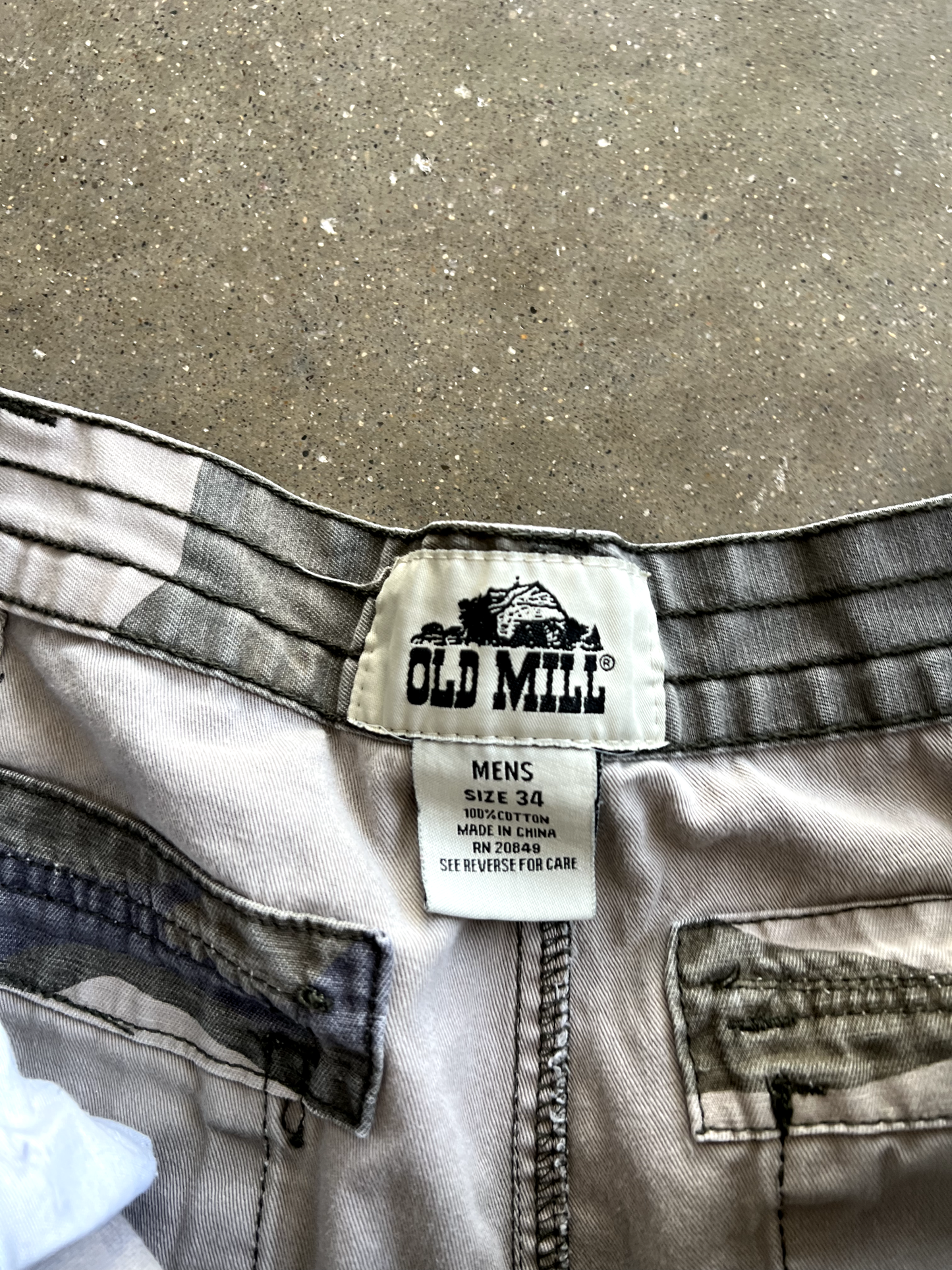 Vintage Camo Cargo Shorts - 34