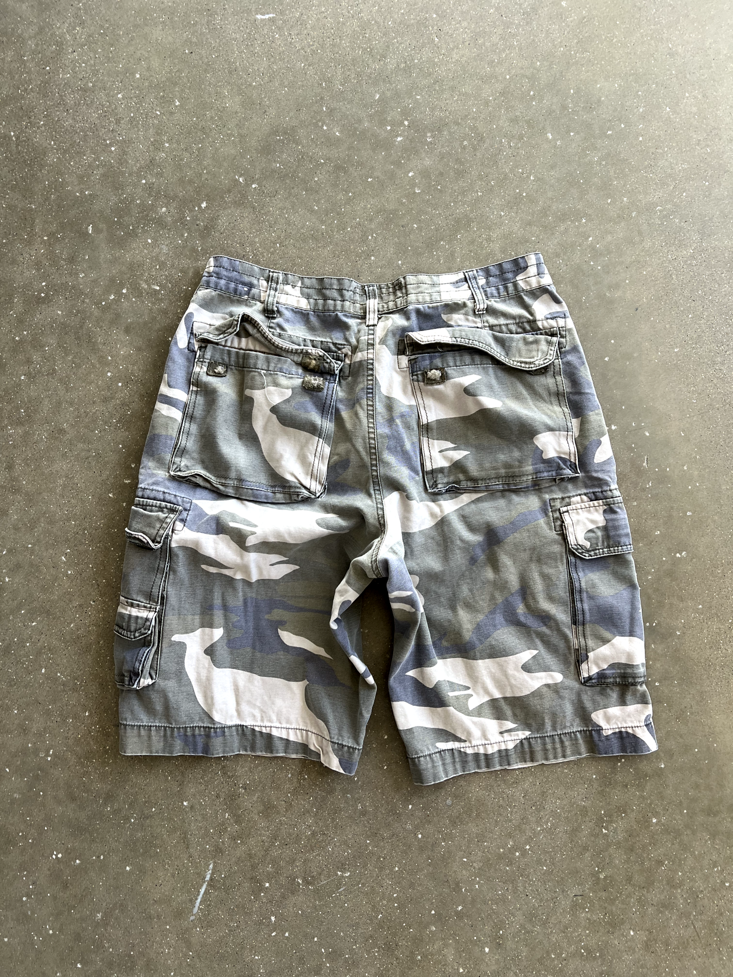 Vintage Camo Cargo Shorts - 34