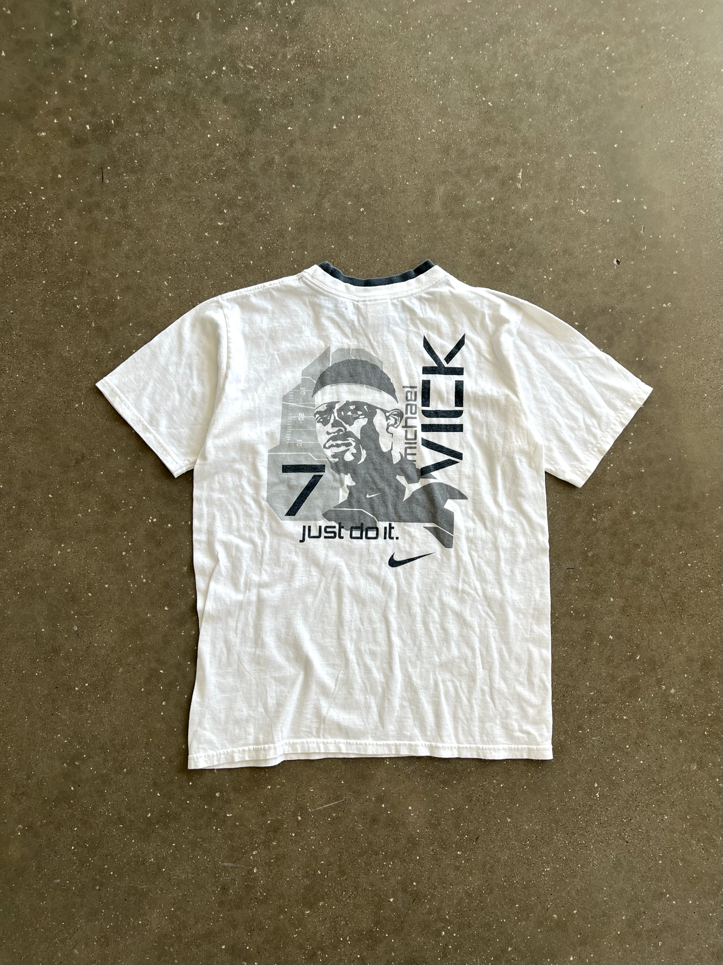 Vintage White Nike Graphic Tee - L