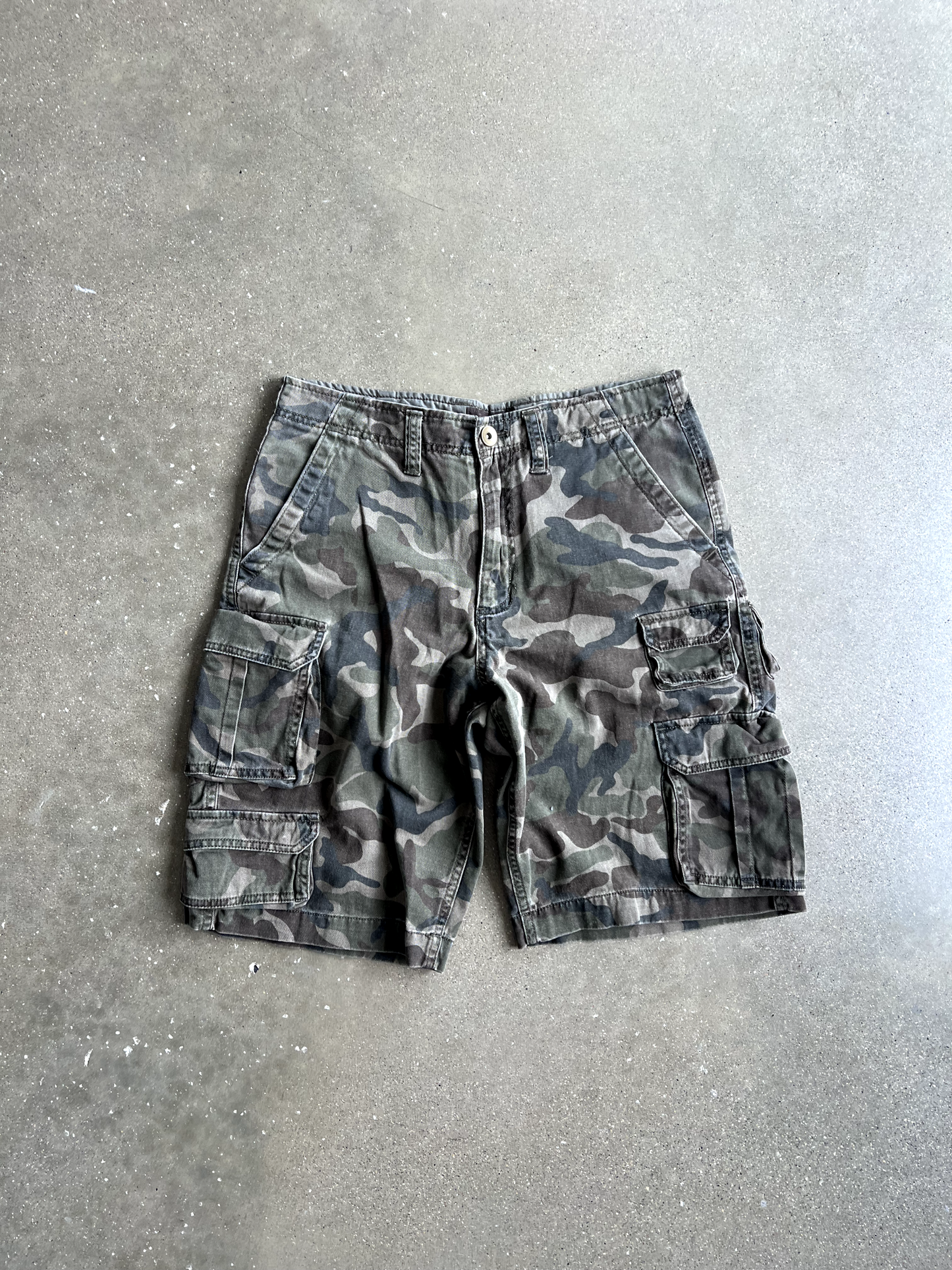 Vintage Camo Cargo Shorts - 32