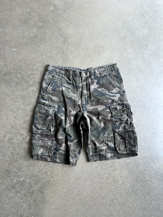 Vintage Camo Cargo Shorts - 32
