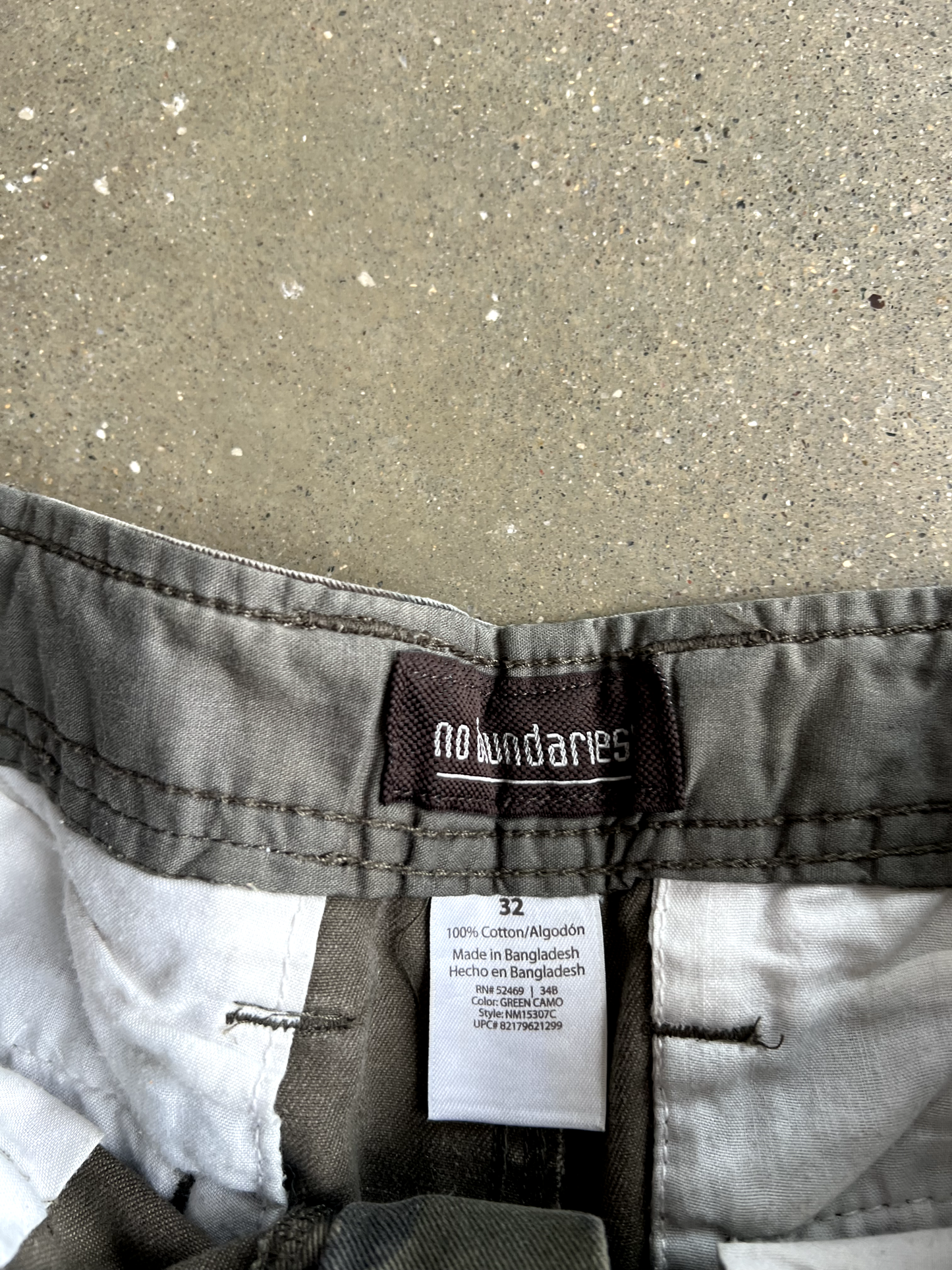 Vintage Camo Cargo Shorts - 32
