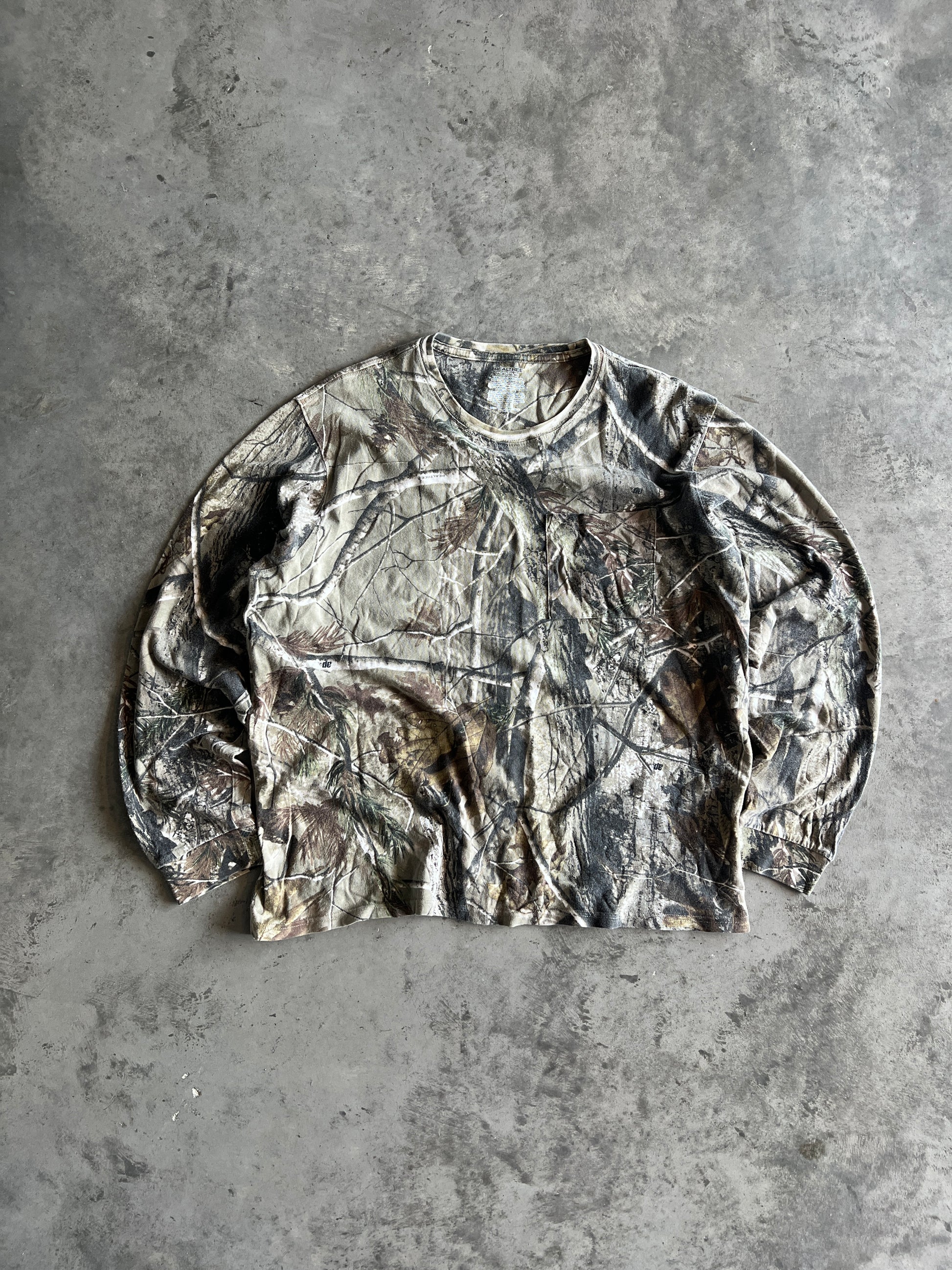 Vintage RealTree Camo Longsleeve Shirt - XL