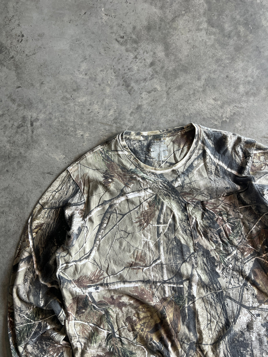 Vintage RealTree Camo Longsleeve Shirt - XL