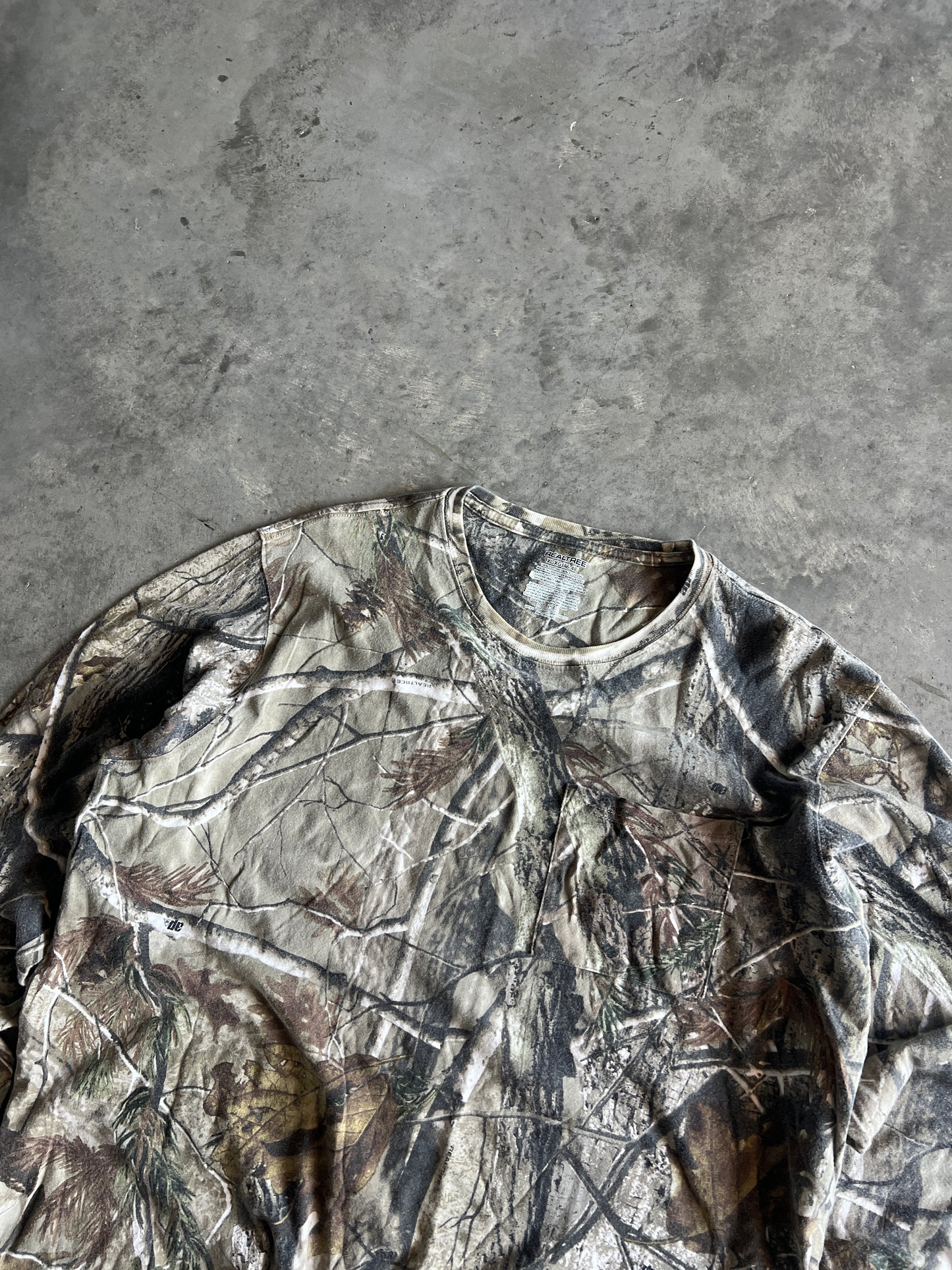 Vintage RealTree Camo Longsleeve Shirt - XL