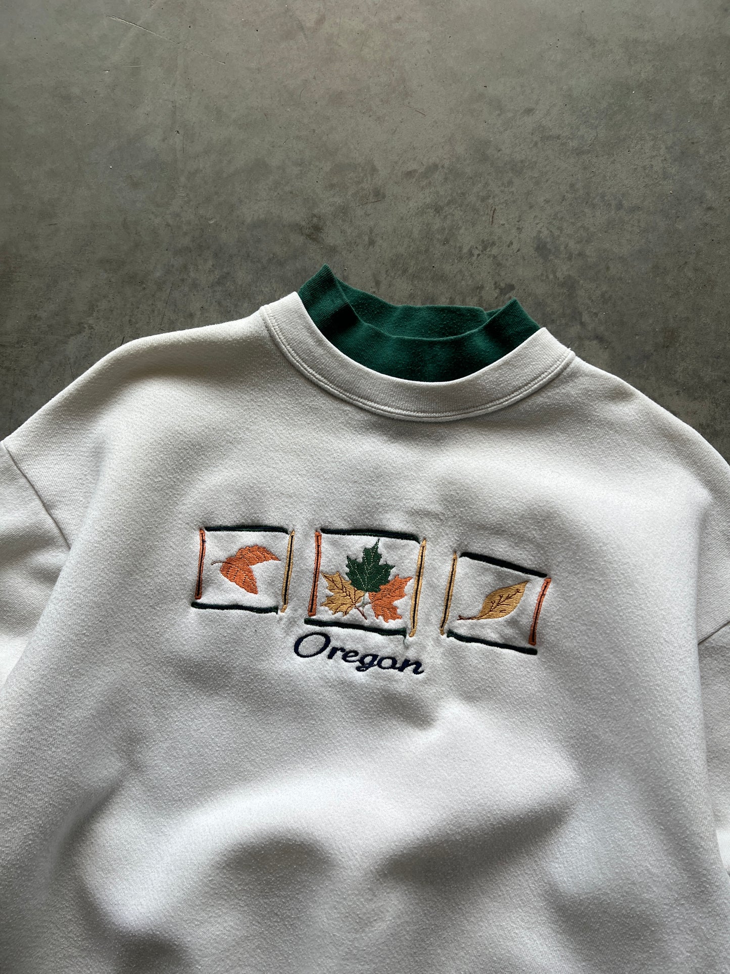 Vintage White Embroidered Oregon Crew - M