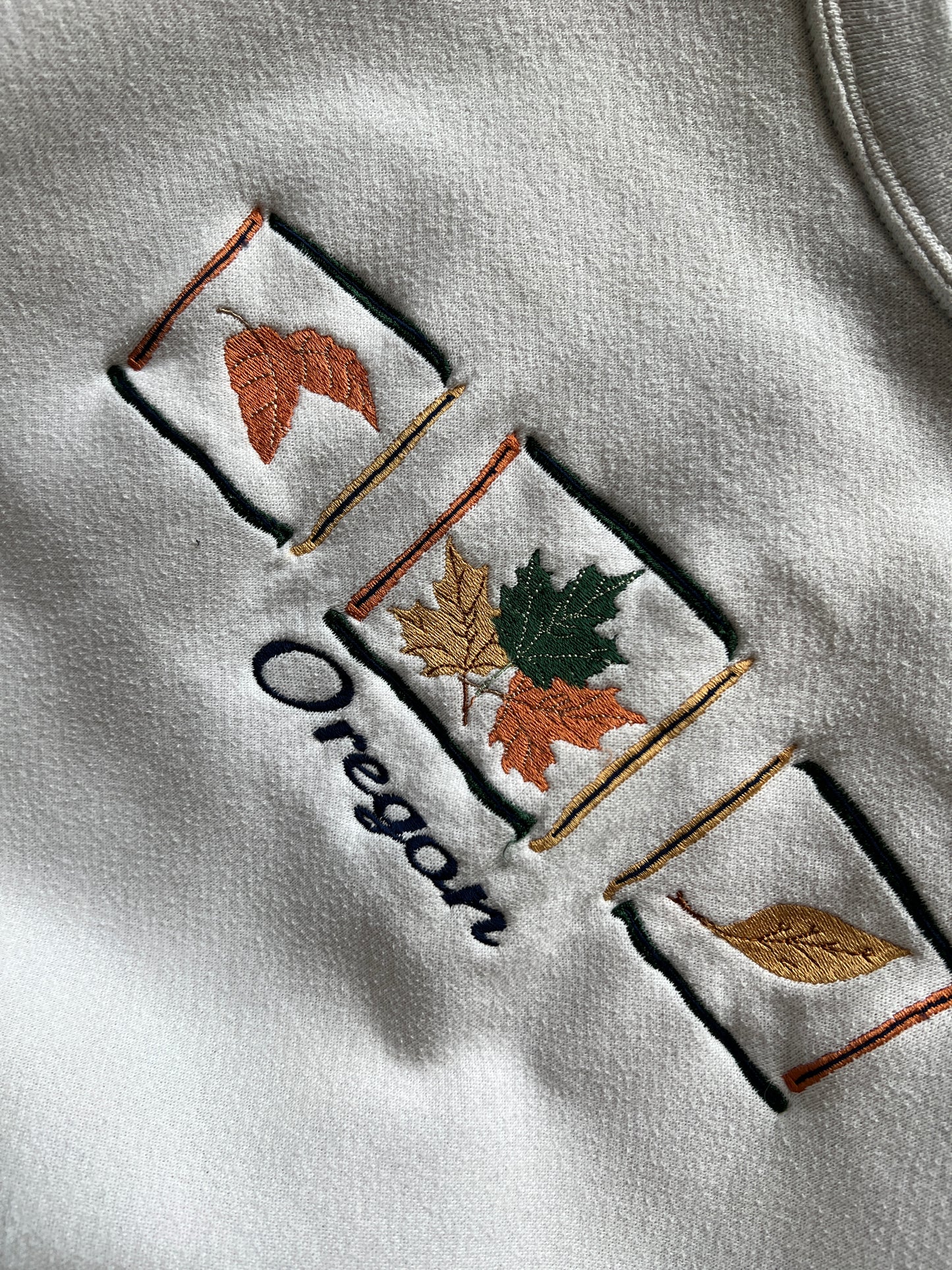 Vintage White Embroidered Oregon Crew - M