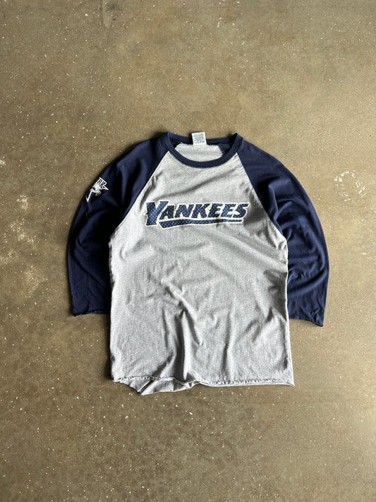 Vintage Grey Yankees Spellout Shirt - L